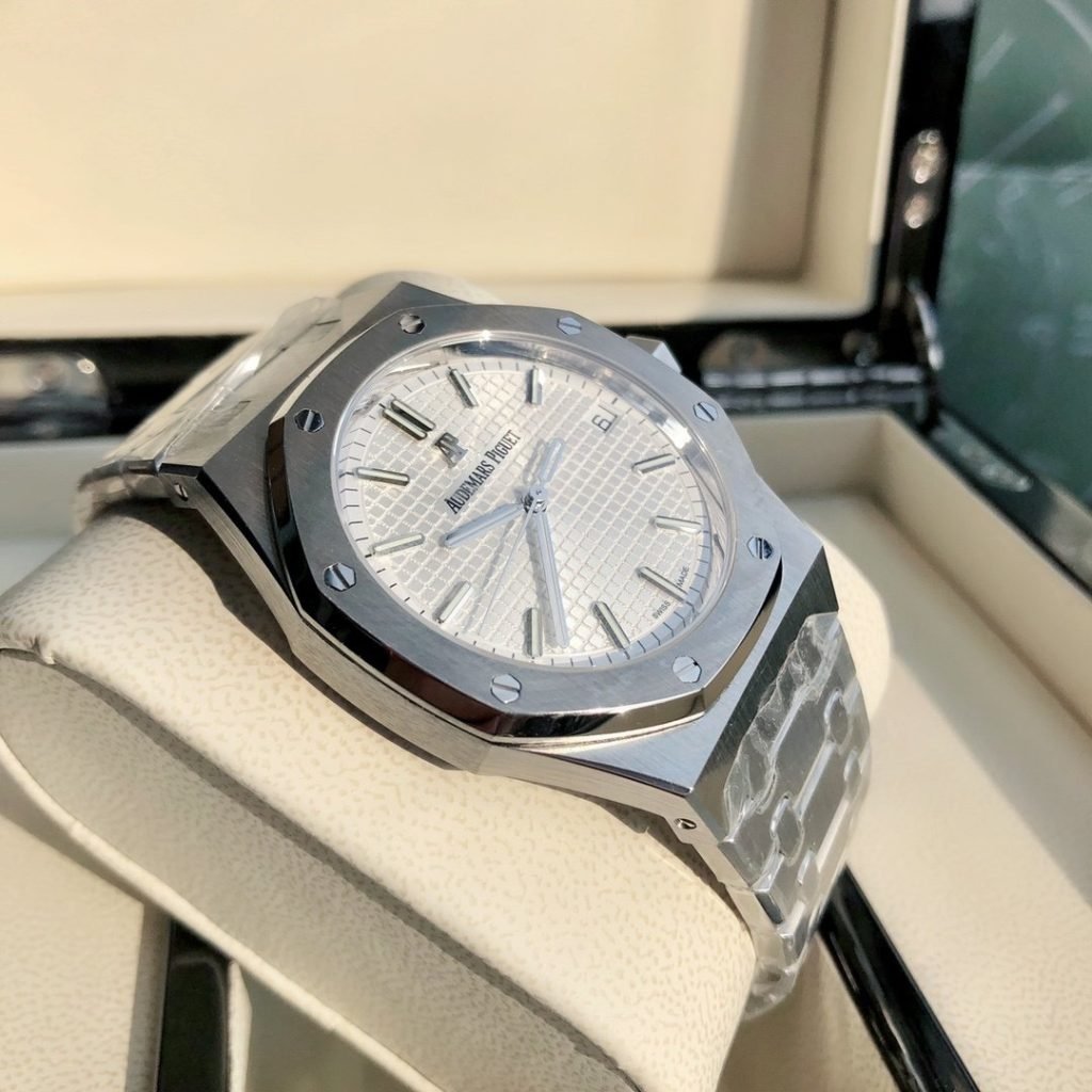 AP THE Size OF THE Single Audemars Piguet Royal