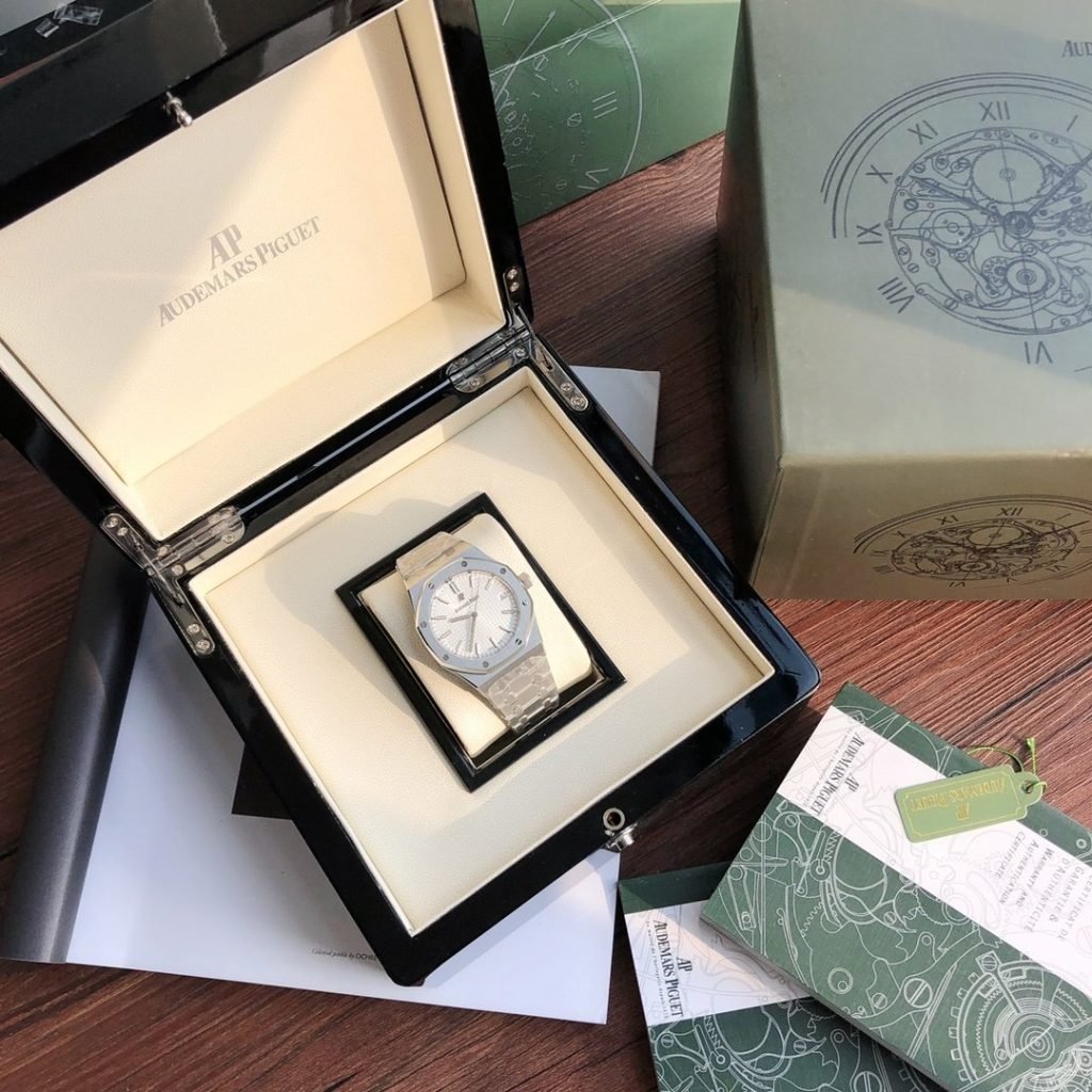 AP THE Size OF THE Single Audemars Piguet Royal