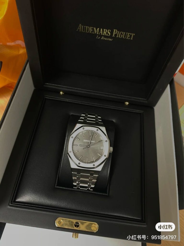 AP Planting Grass AP Gray Tray AND Case Bracelet