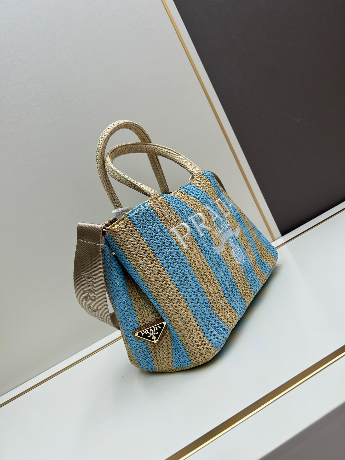 Prada x19x16 Bag 001330