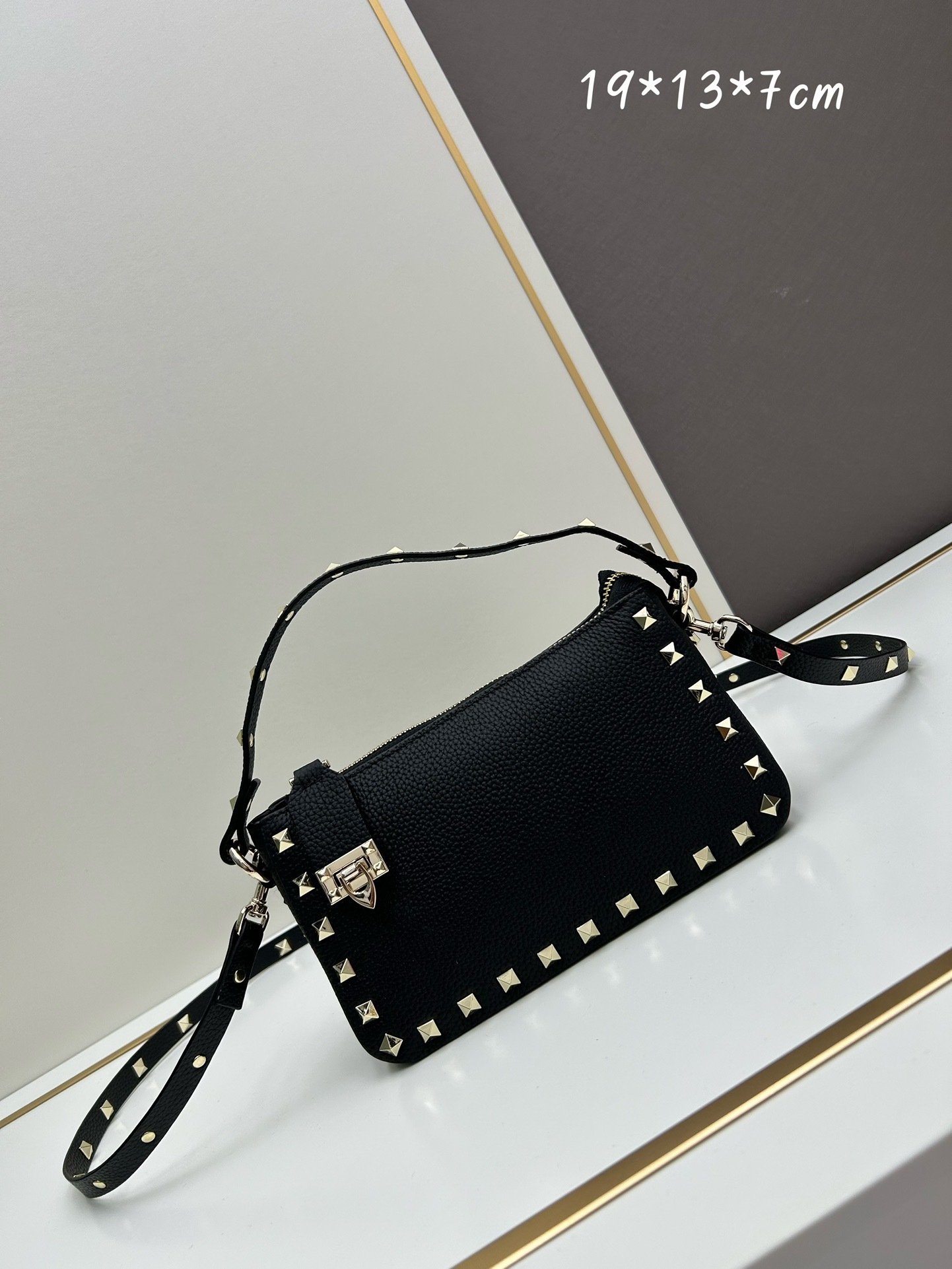 Valentino valent Garavani Rockstud Small Crossbody Bag 001380