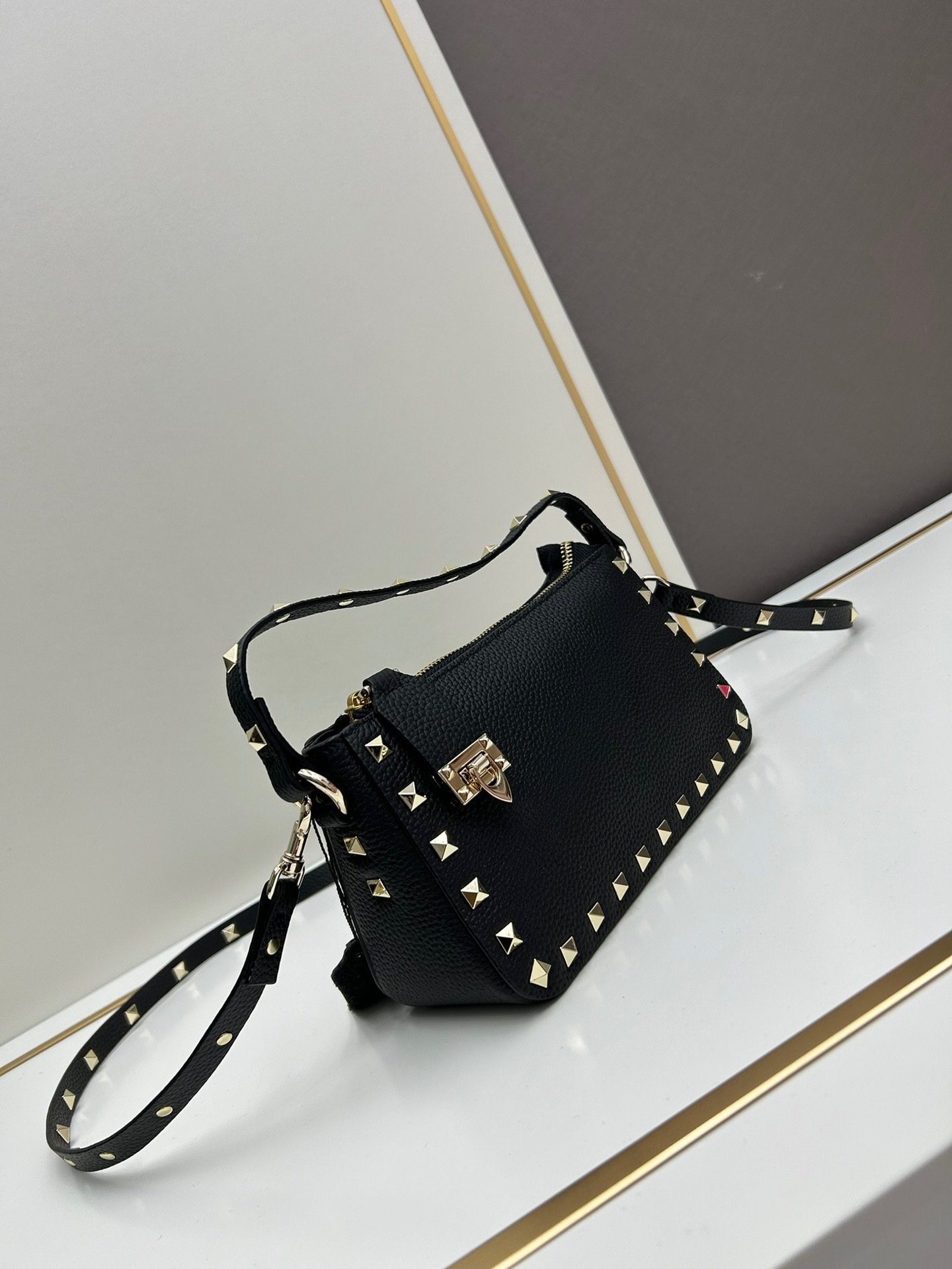 Valentino valent Garavani Rockstud Small Crossbody Bag 001380