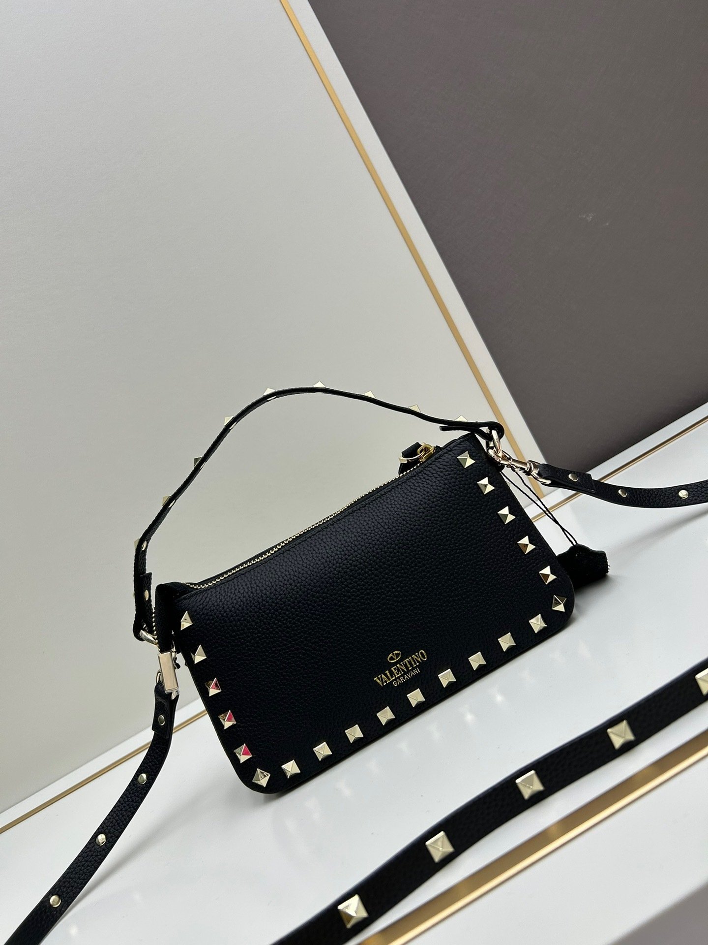 Valentino valent Garavani Rockstud Small Crossbody Bag 001380