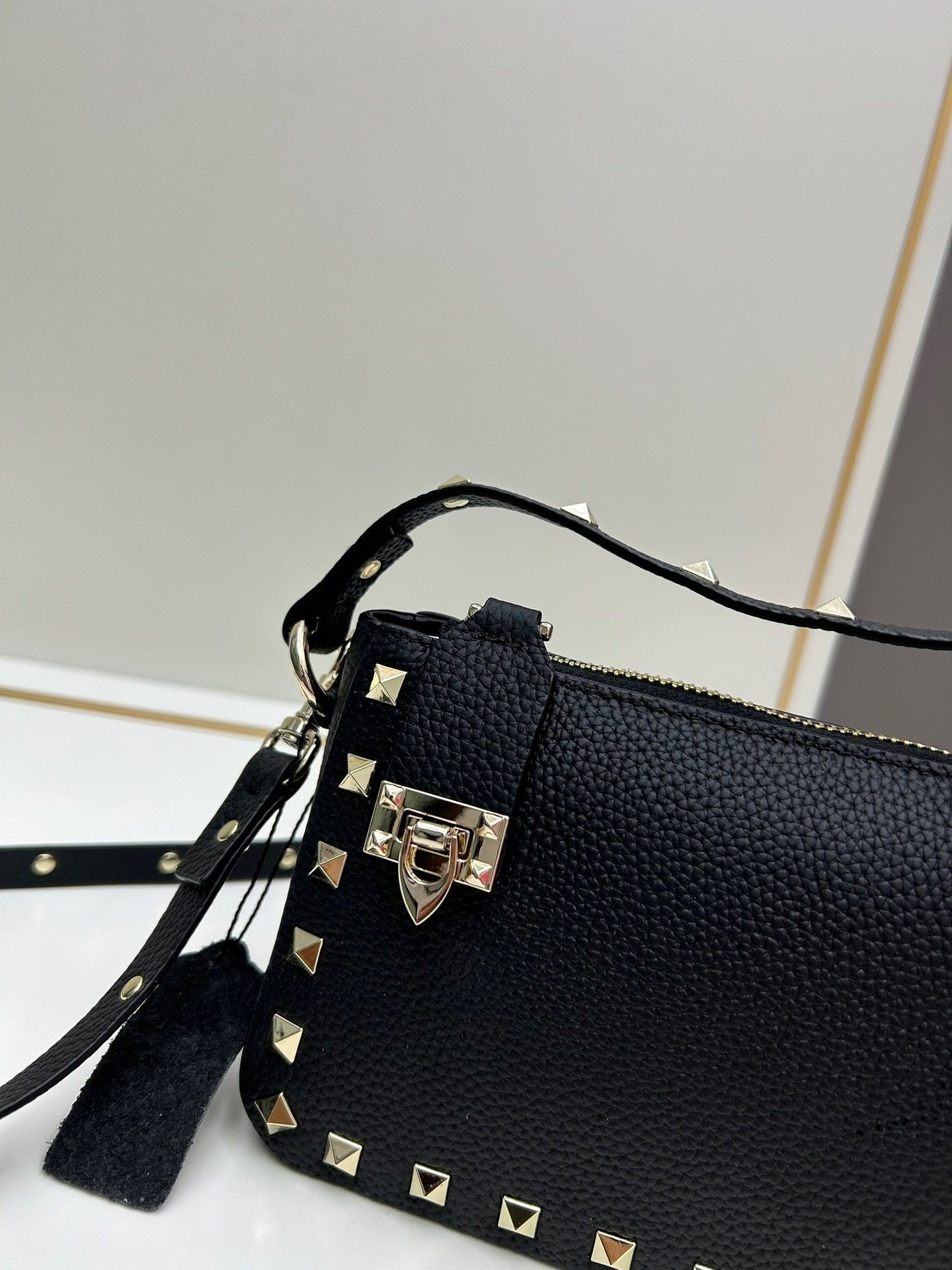 Valentino valent Garavani Rockstud Small Crossbody Bag 001380