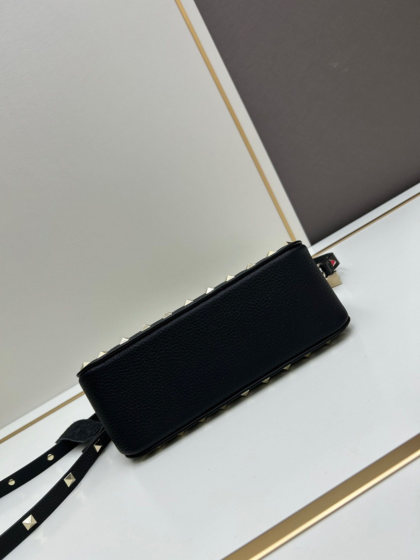 Valentino valent Garavani Rockstud Small Crossbody Bag 001380