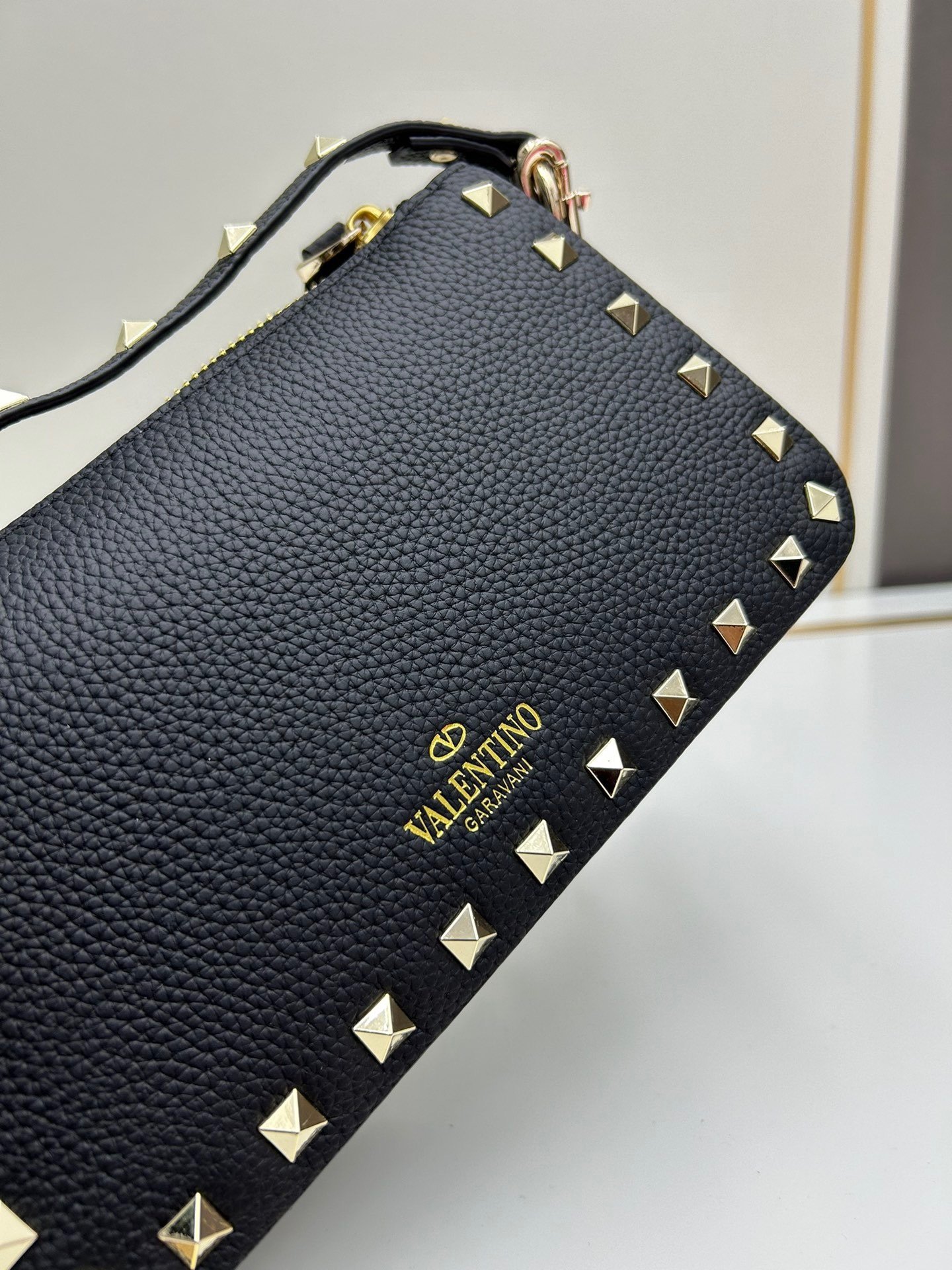 Valentino valent Garavani Rockstud Small Crossbody Bag 001380