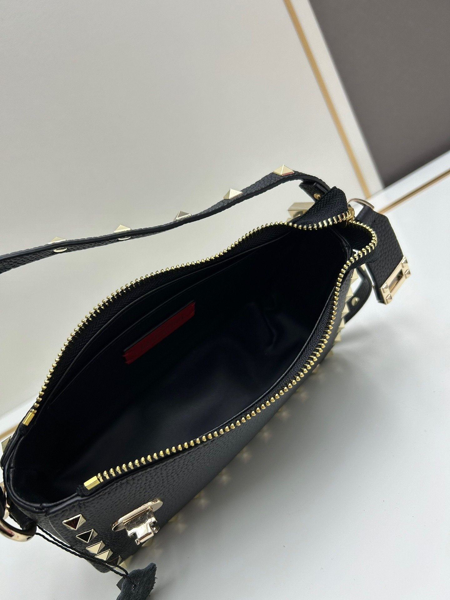 Valentino valent Garavani Rockstud Small Crossbody Bag 001380