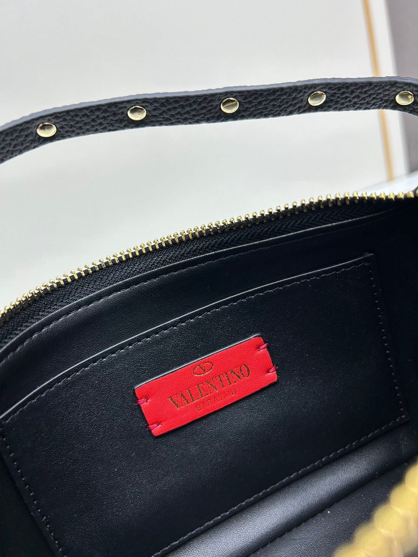 Valentino valent Garavani Rockstud Small Crossbody Bag 001380