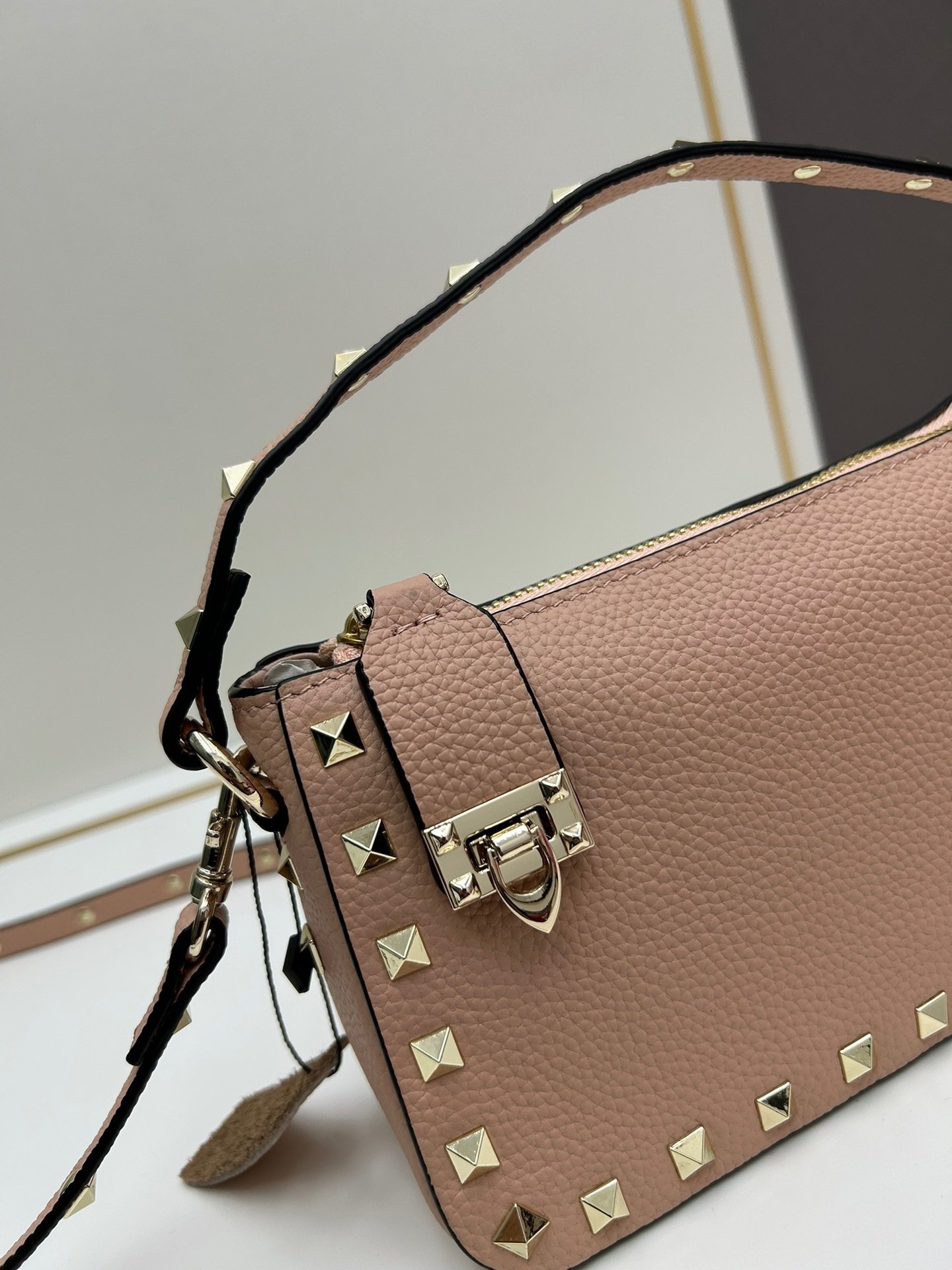 Valentino valent Garavani Rockstud Small Crossbody Bag 001380