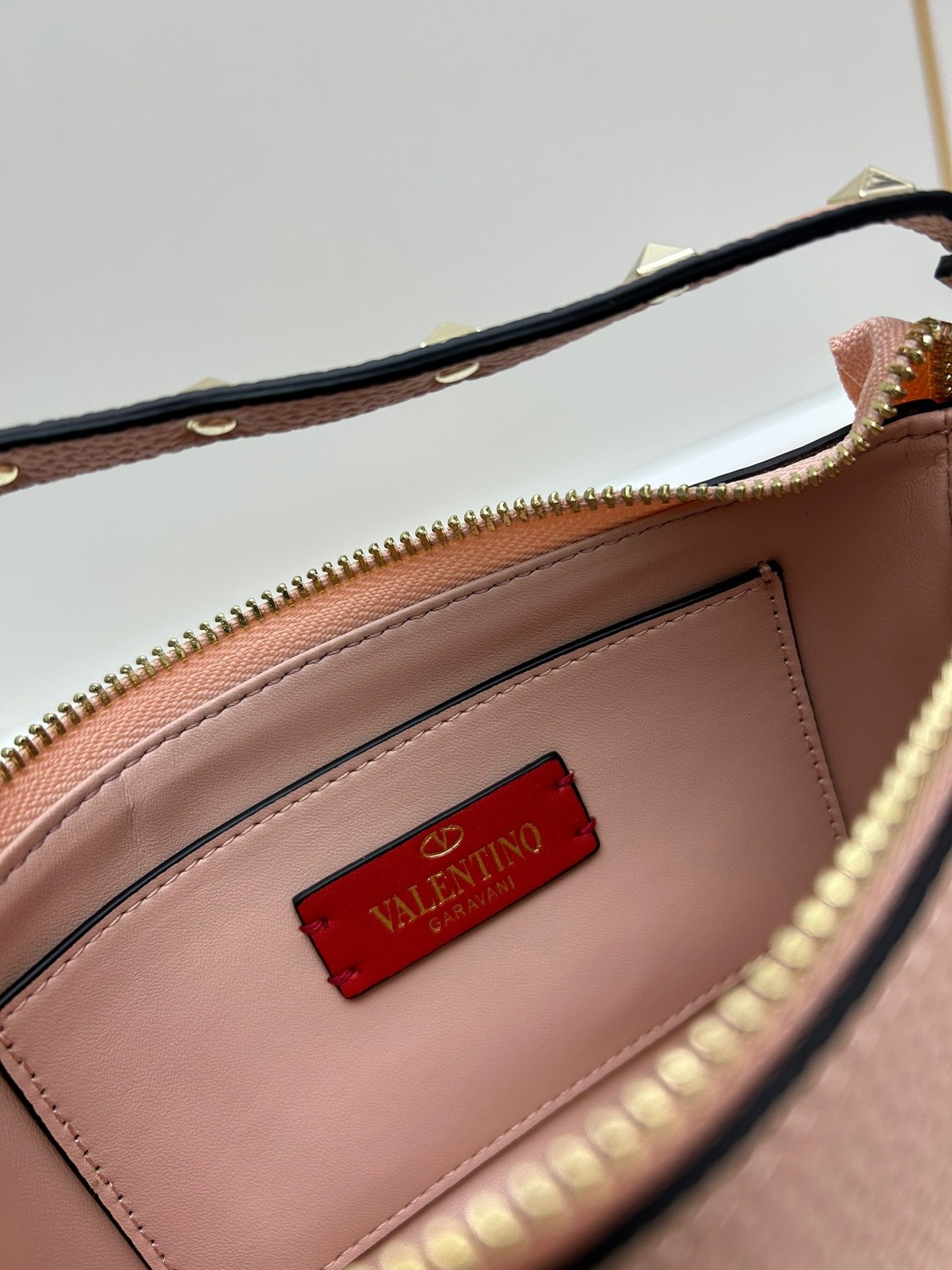 Valentino valent Garavani Rockstud Small Crossbody Bag 001380