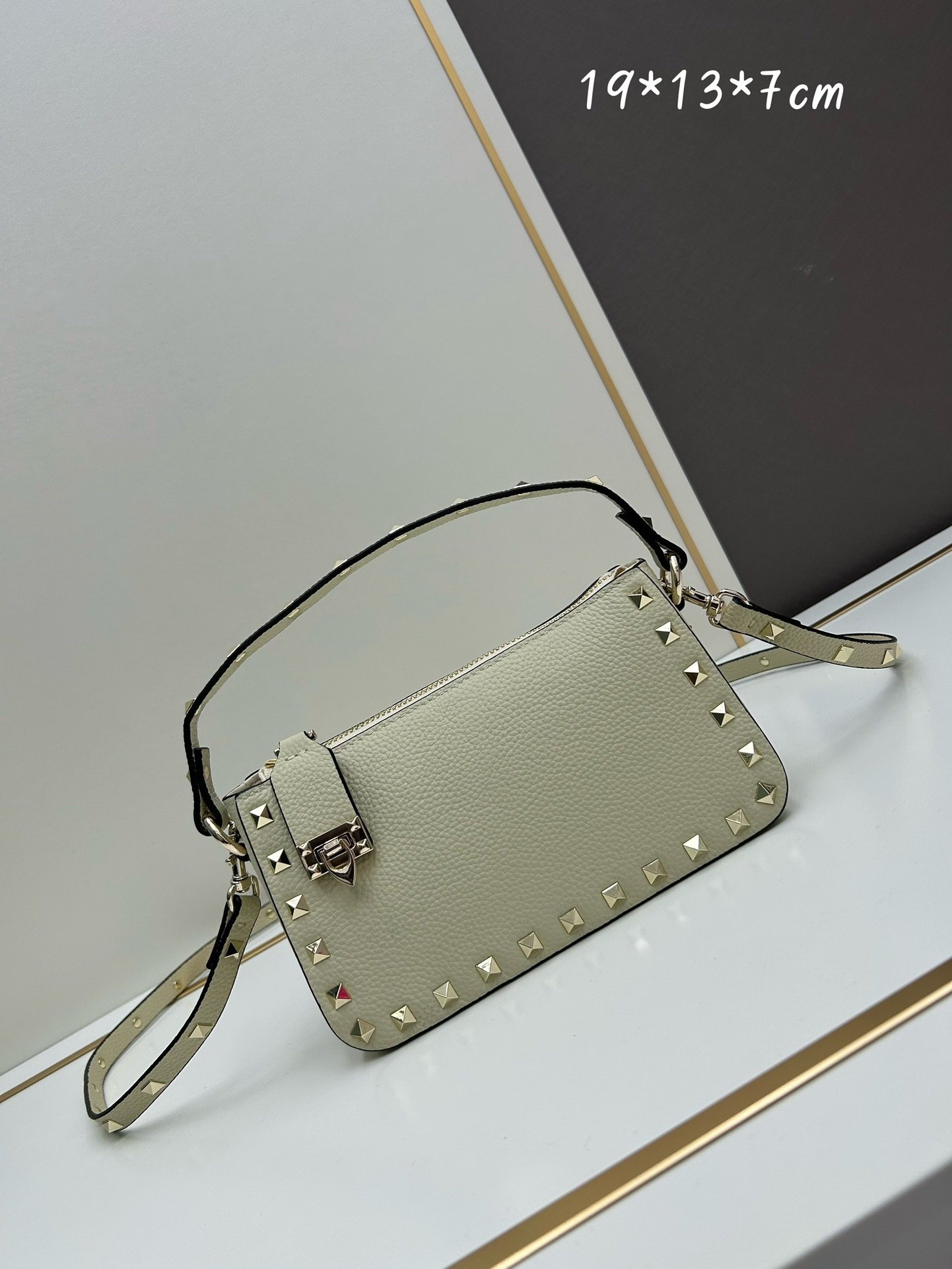 Valentino valent Garavani Rockstud Small Crossbody Bag 001380