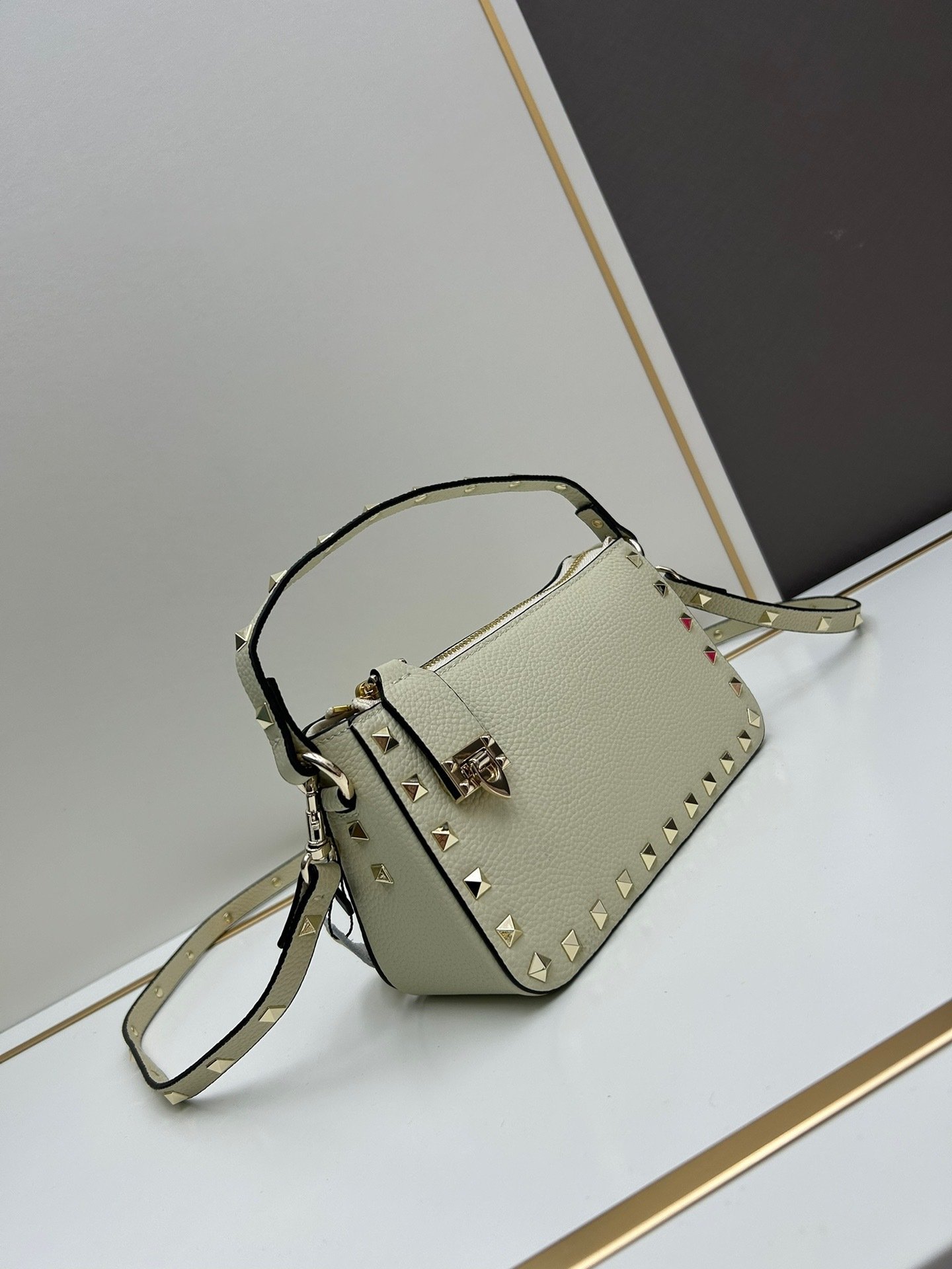 Valentino valent Garavani Rockstud Small Crossbody Bag 001380