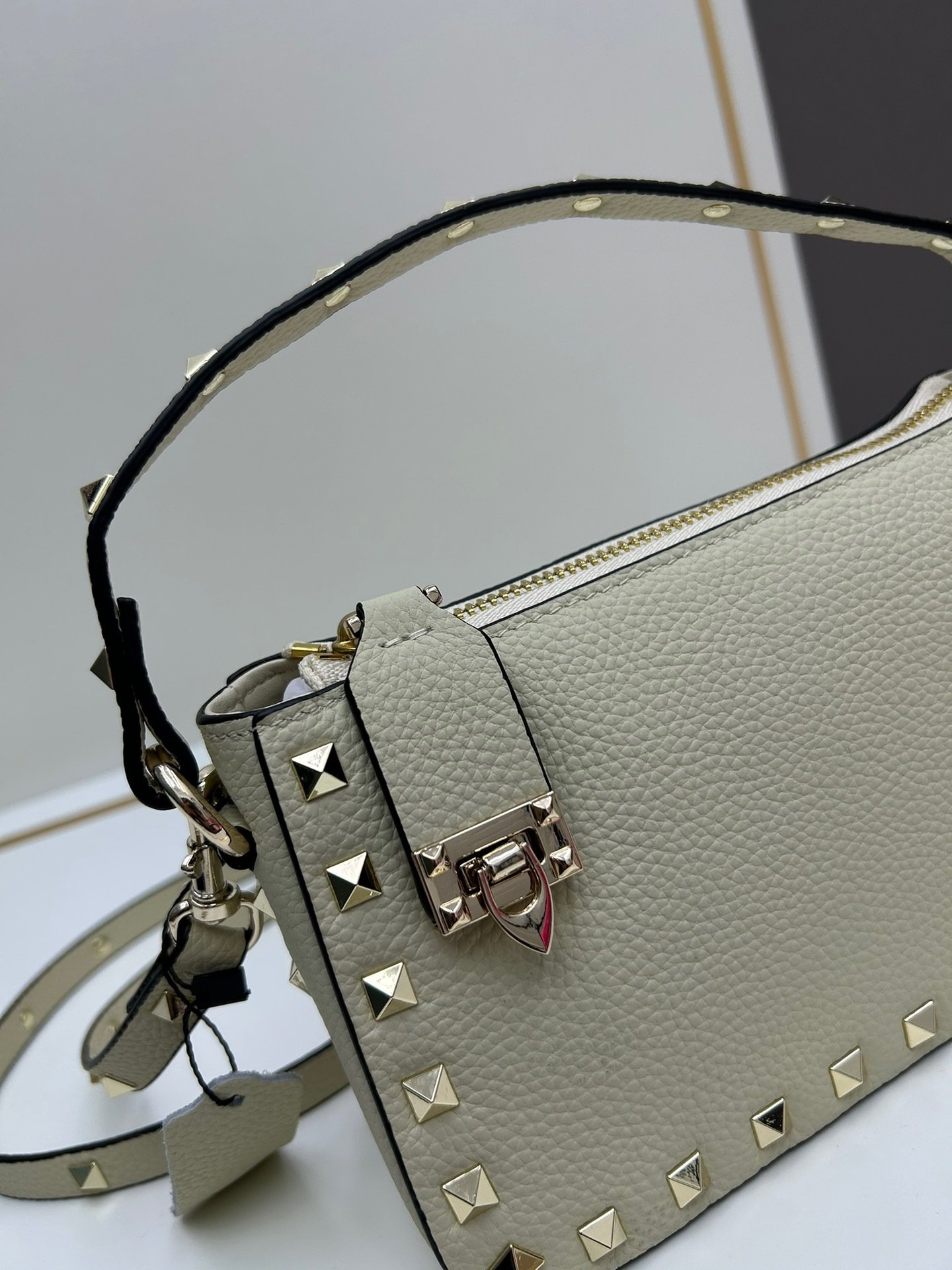 Valentino valent Garavani Rockstud Small Crossbody Bag 001380