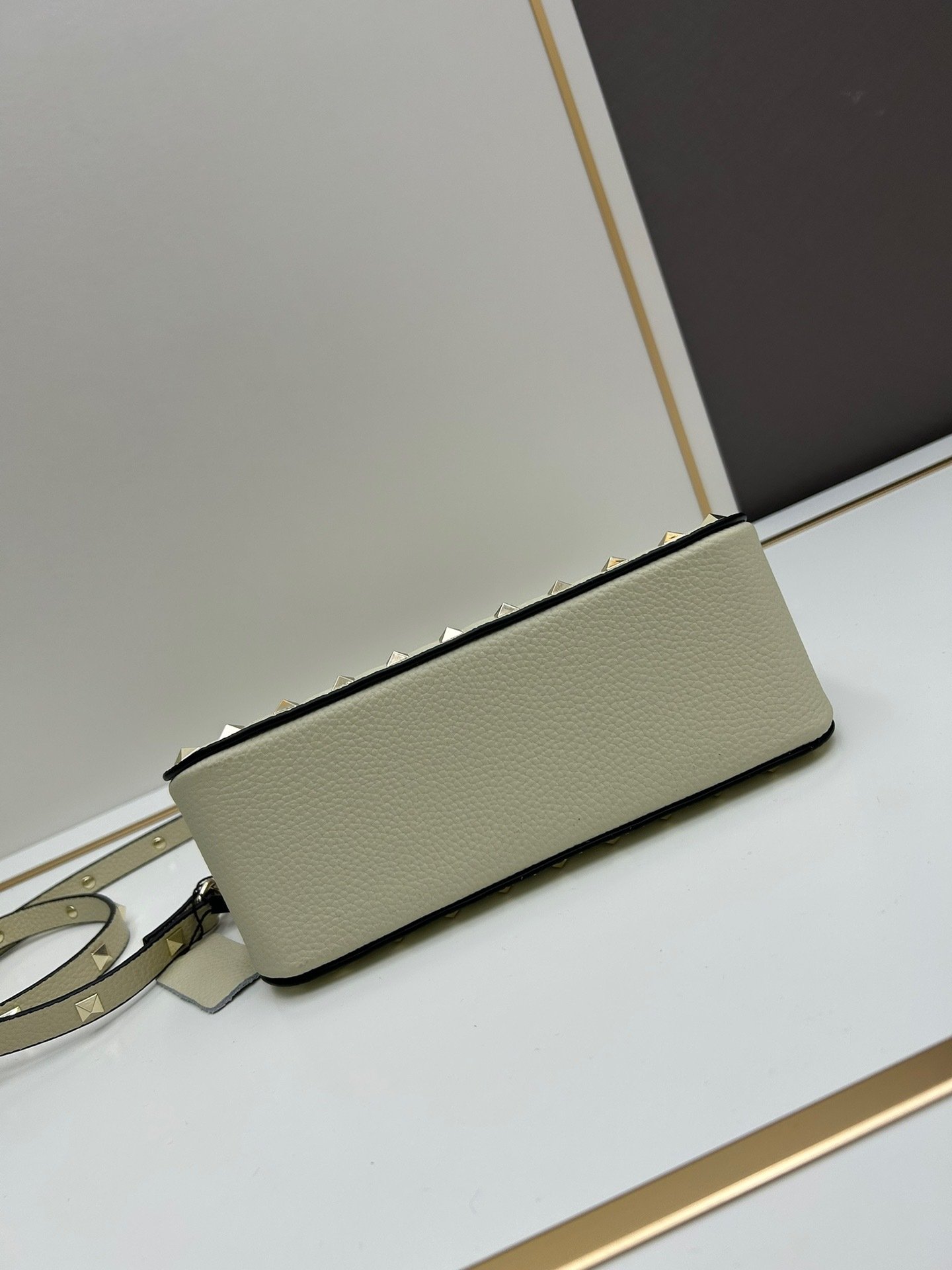 Valentino valent Garavani Rockstud Small Crossbody Bag 001380