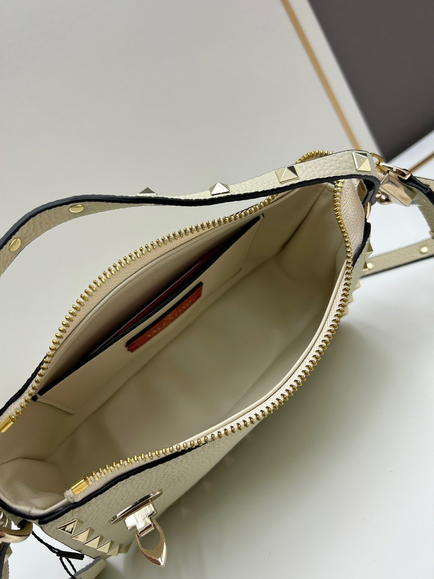 Valentino valent Garavani Rockstud Small Crossbody Bag 001380