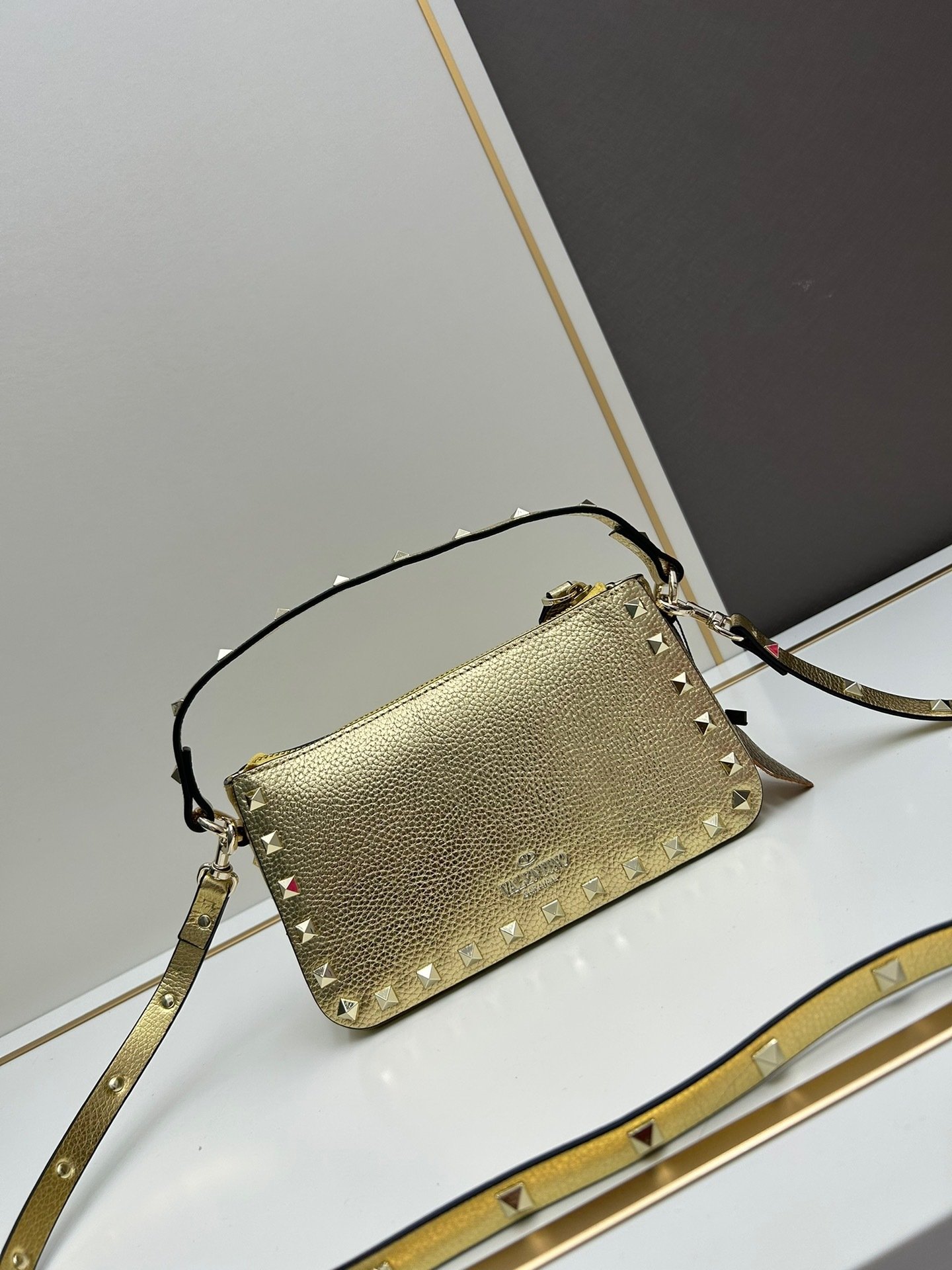 Valentino valent Garavani Rockstud Small Crossbody Bag 001380
