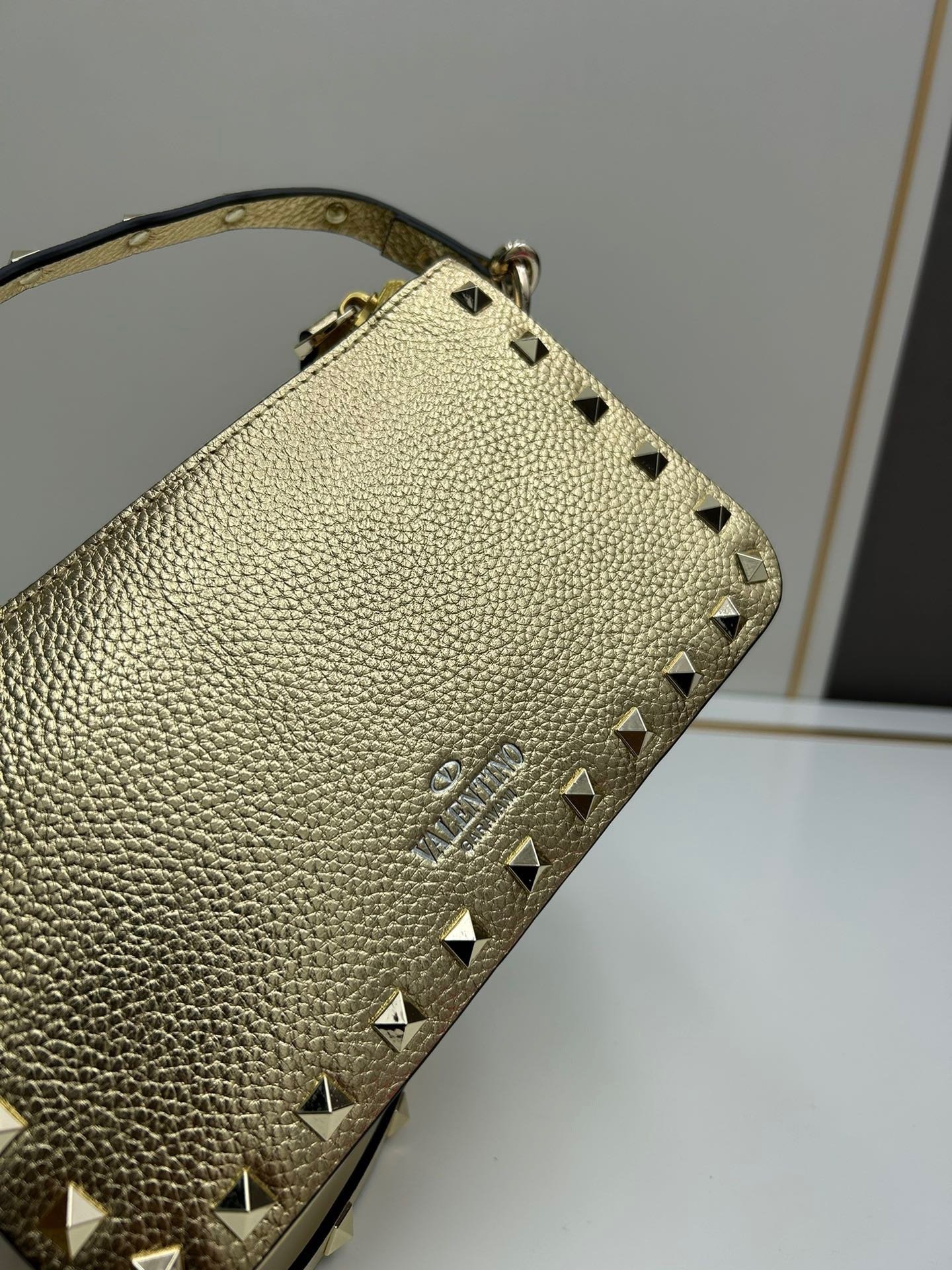 Valentino valent Garavani Rockstud Small Crossbody Bag 001380