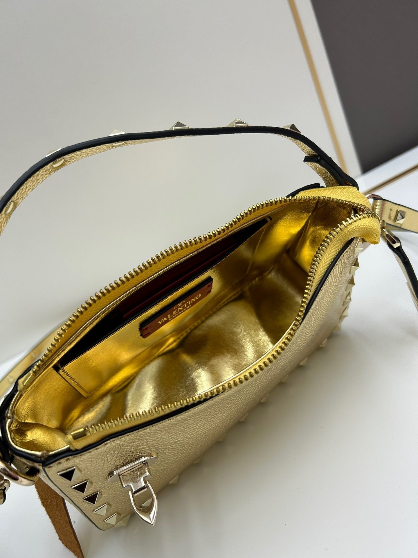 Valentino valent Garavani Rockstud Small Crossbody Bag 001380