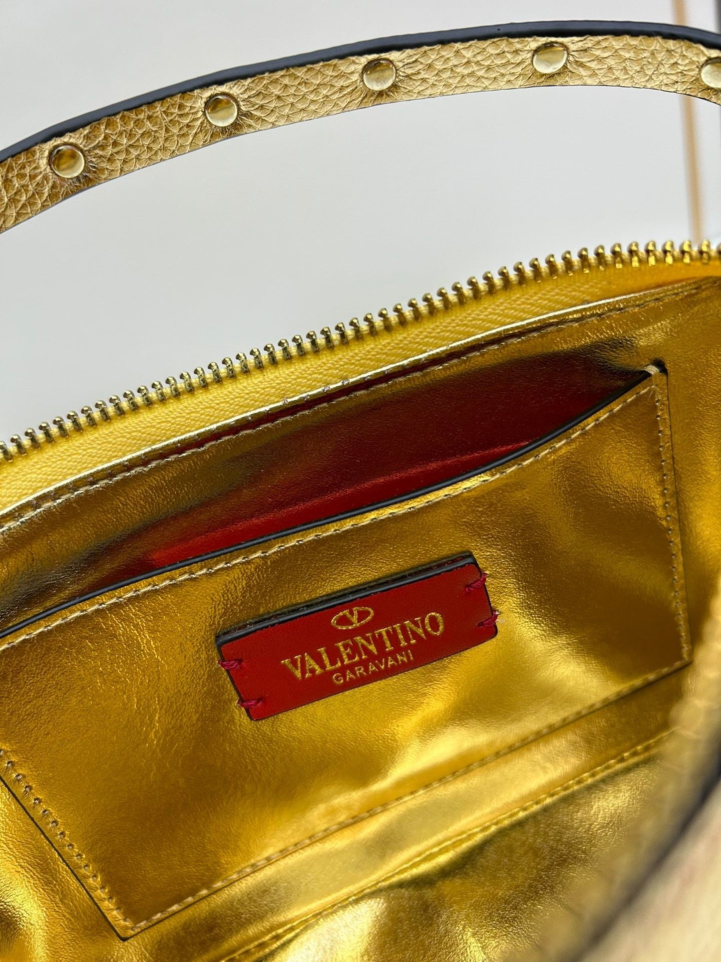 Valentino valent Garavani Rockstud Small Crossbody Bag 001380