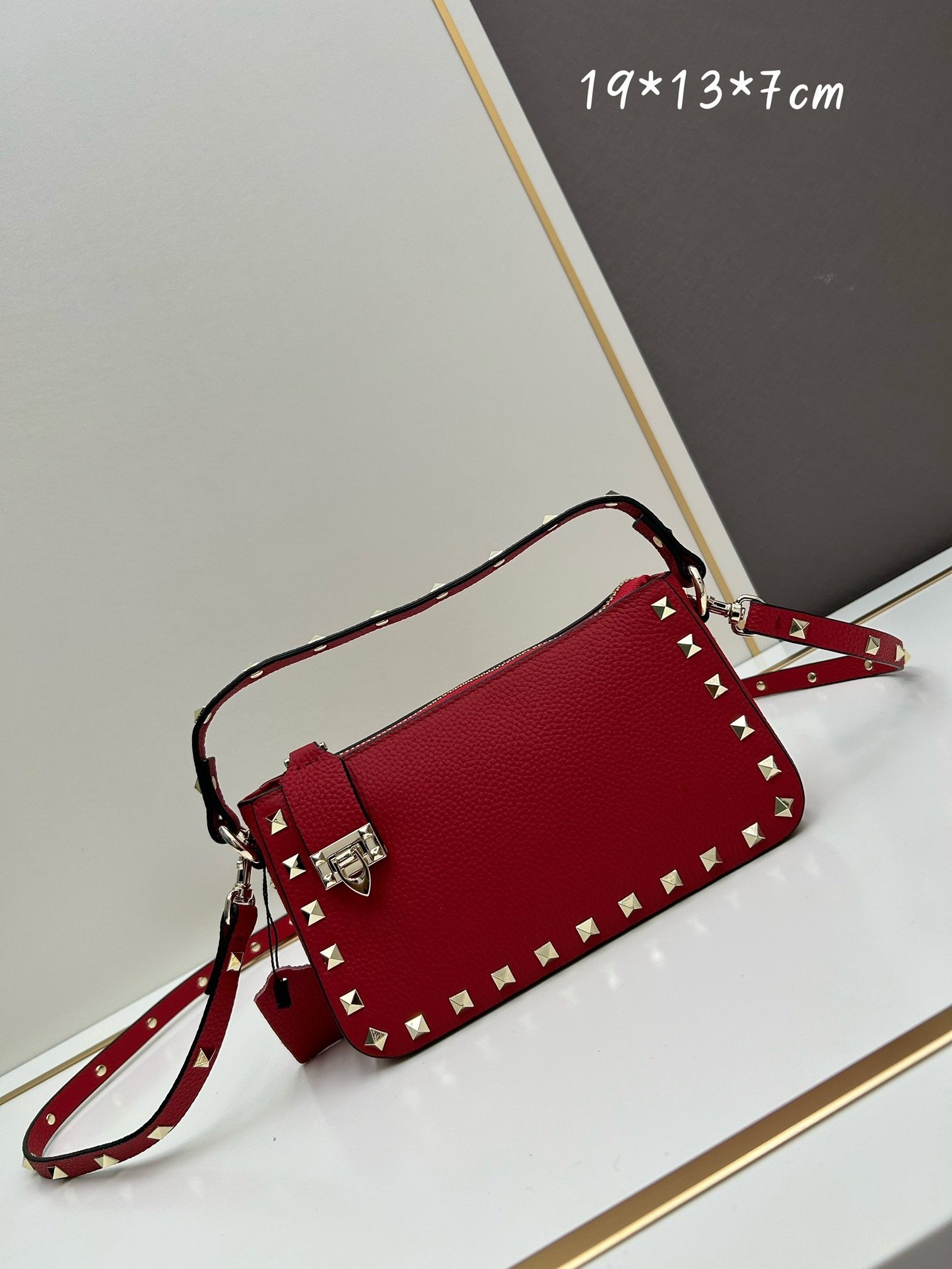 Valentino valent Garavani Rockstud Small Crossbody Bag 001380