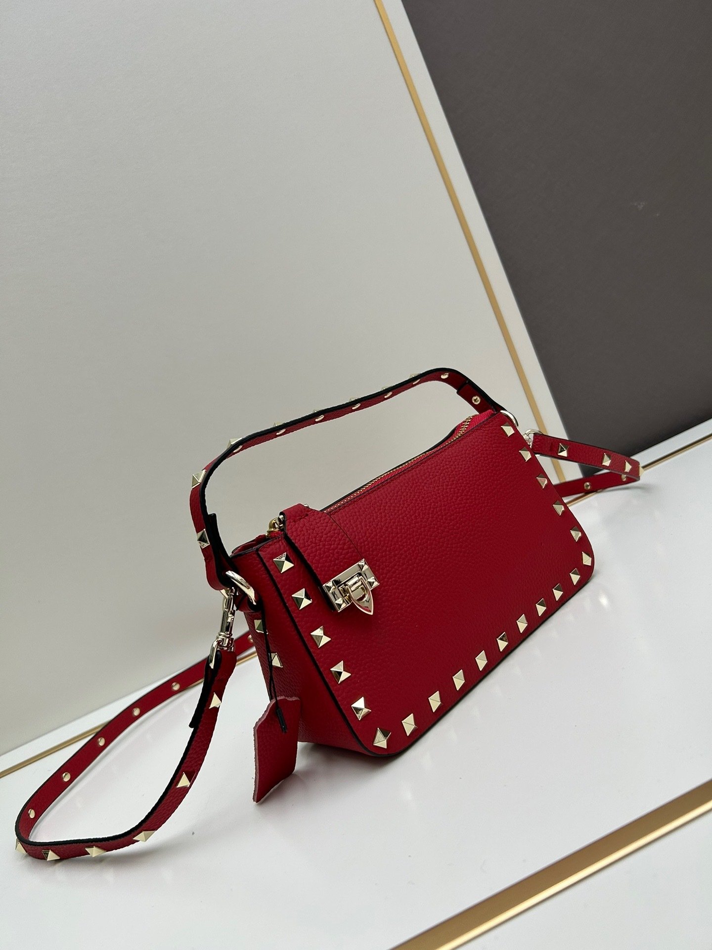 Valentino valent Garavani Rockstud Small Crossbody Bag 001380