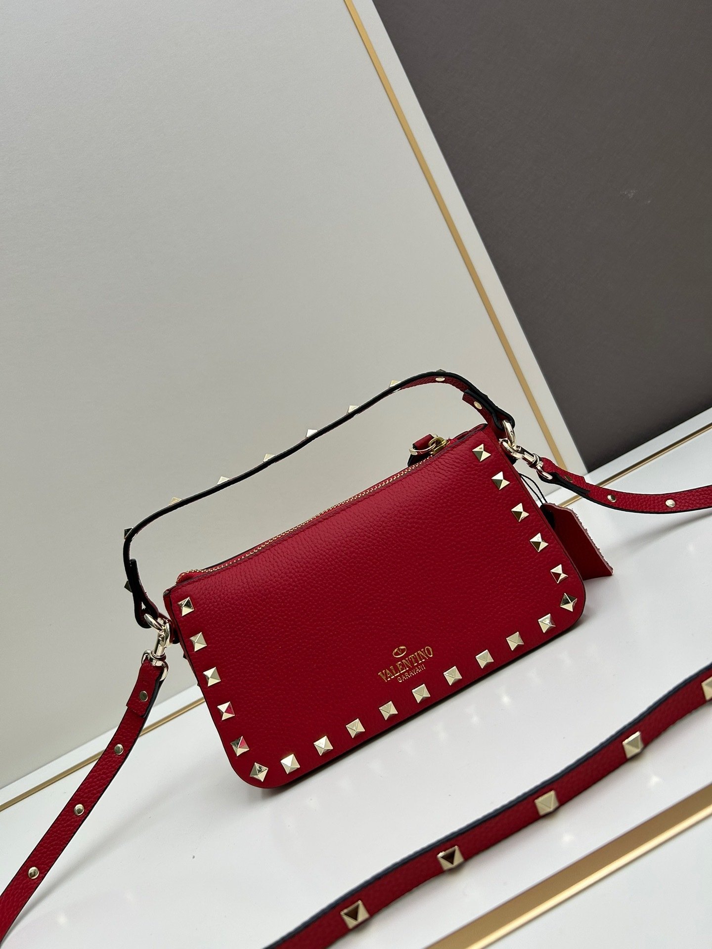 Valentino valent Garavani Rockstud Small Crossbody Bag 001380