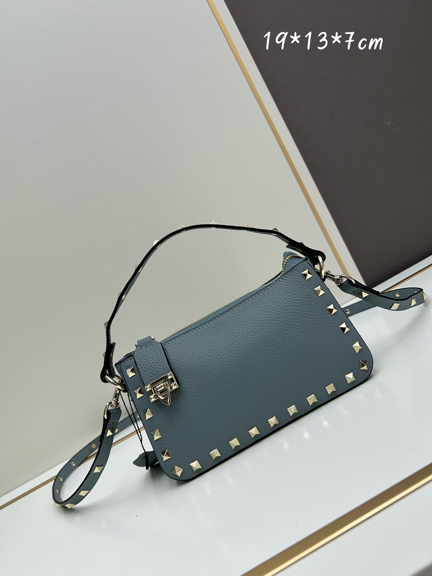 Valentino valent Garavani Rockstud Small Crossbody Bag 001380