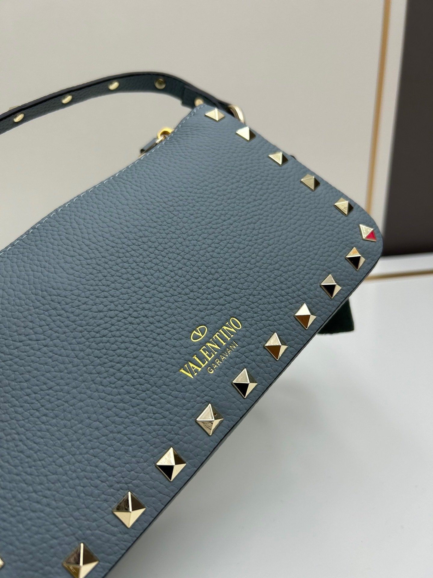 Valentino valent Garavani Rockstud Small Crossbody Bag 001380
