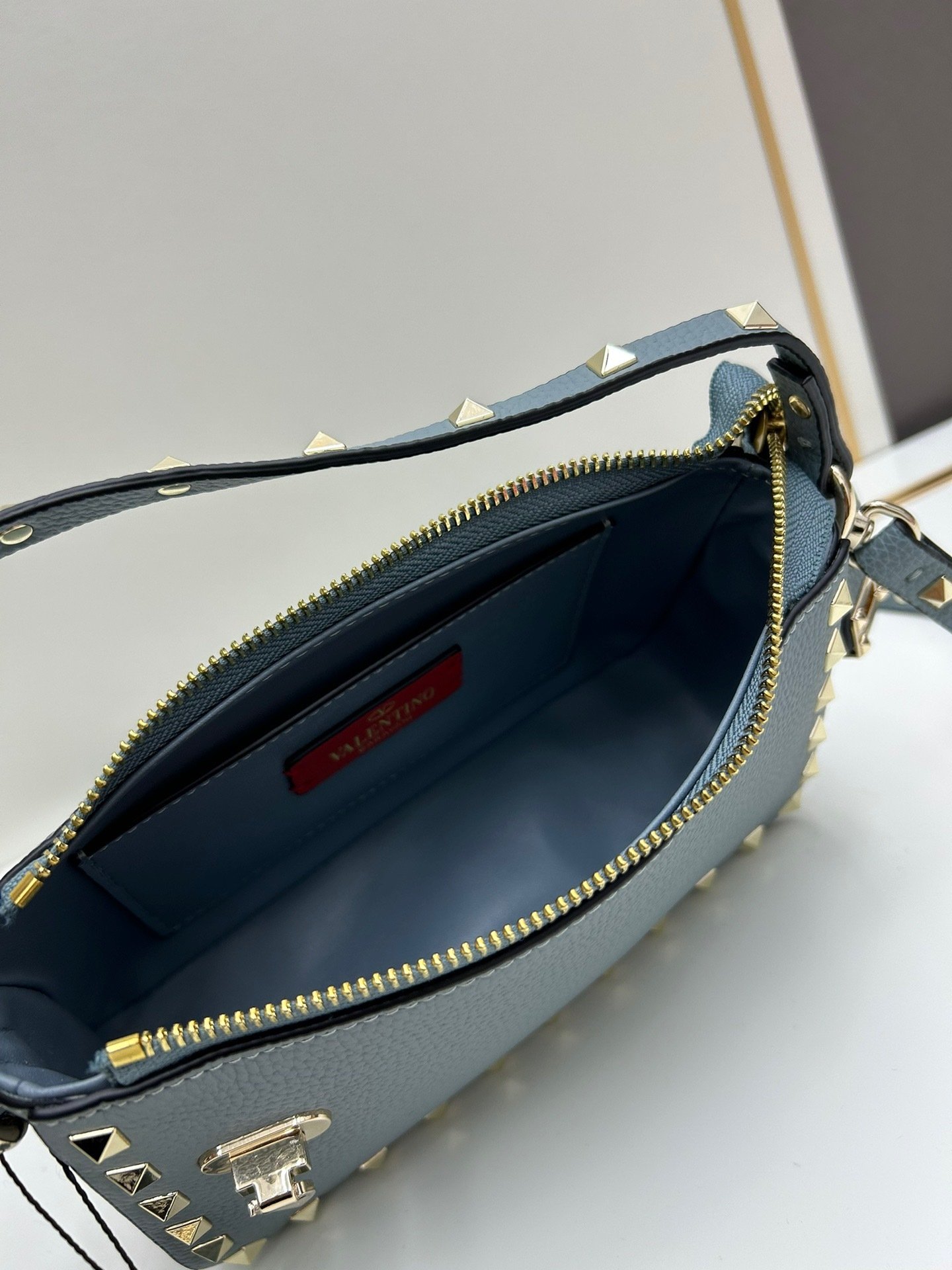 Valentino valent Garavani Rockstud Small Crossbody Bag 001380
