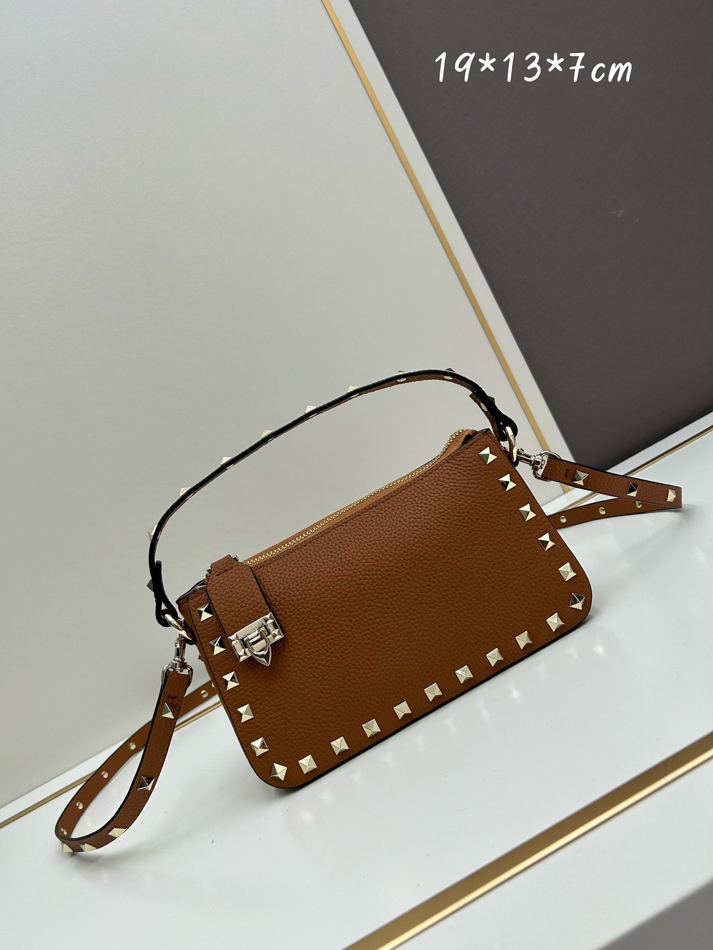 Valentino valent Garavani Rockstud Small Crossbody Bag 001380