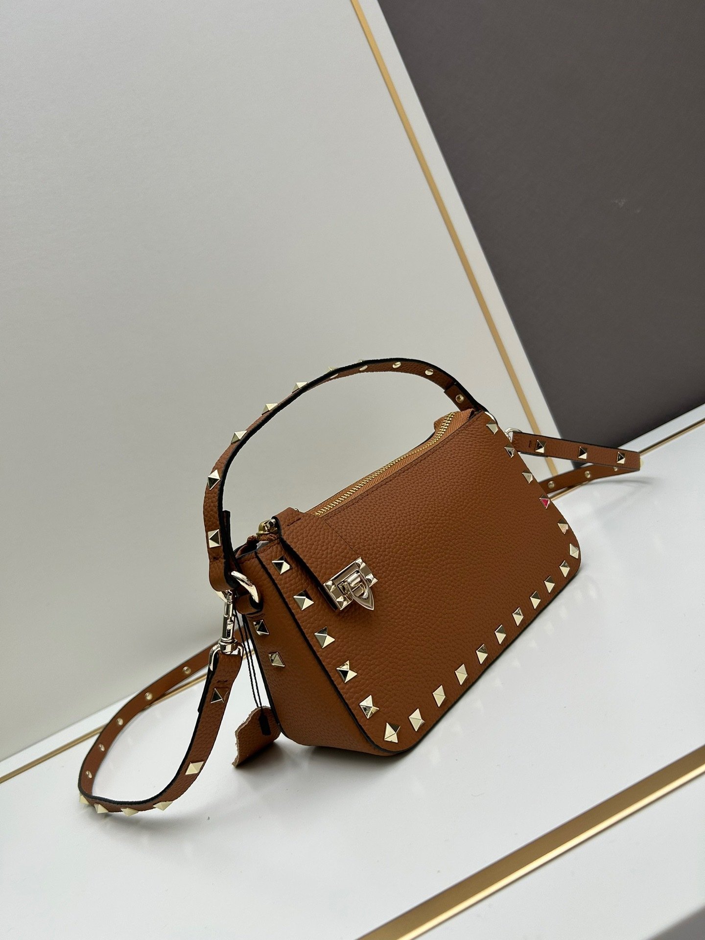 Valentino valent Garavani Rockstud Small Crossbody Bag 001380
