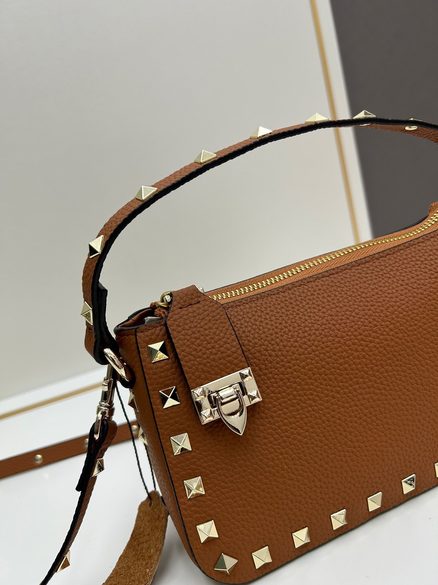 Valentino valent Garavani Rockstud Small Crossbody Bag 001380