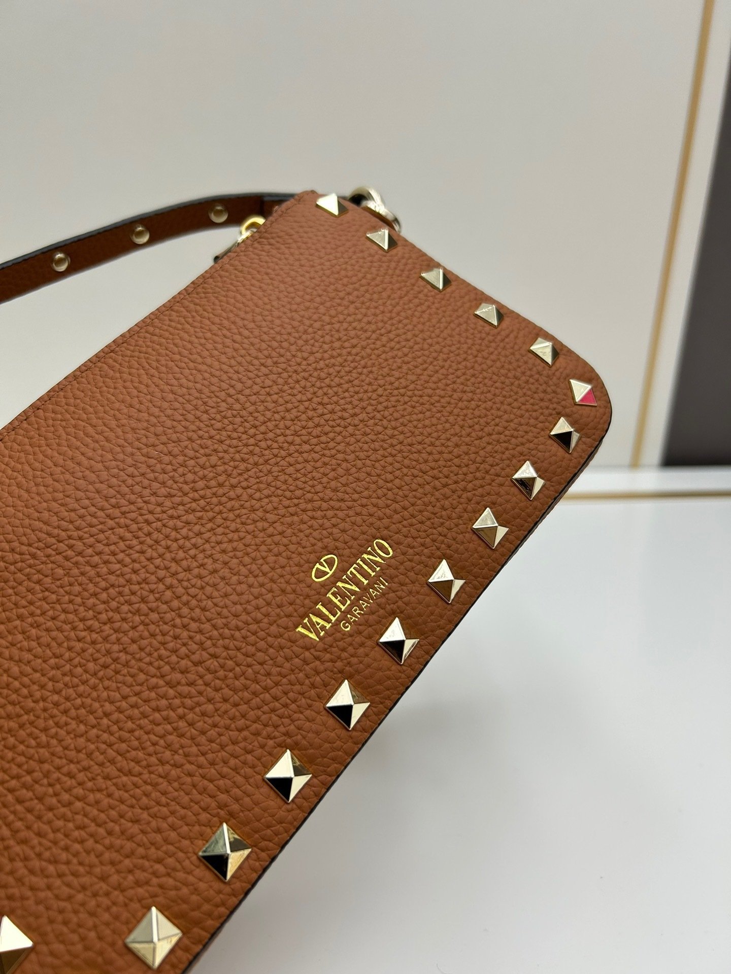 Valentino valent Garavani Rockstud Small Crossbody Bag 001380
