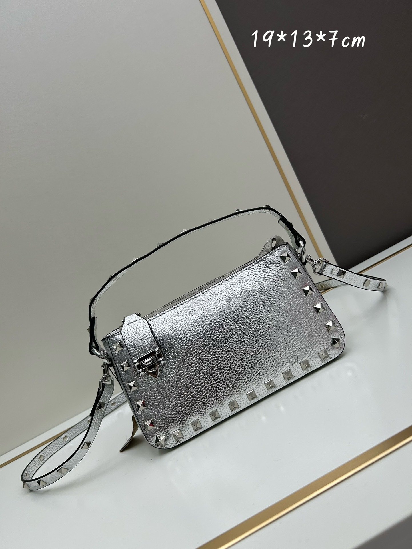 Valentino valent Garavani Rockstud Small Crossbody Bag 001380