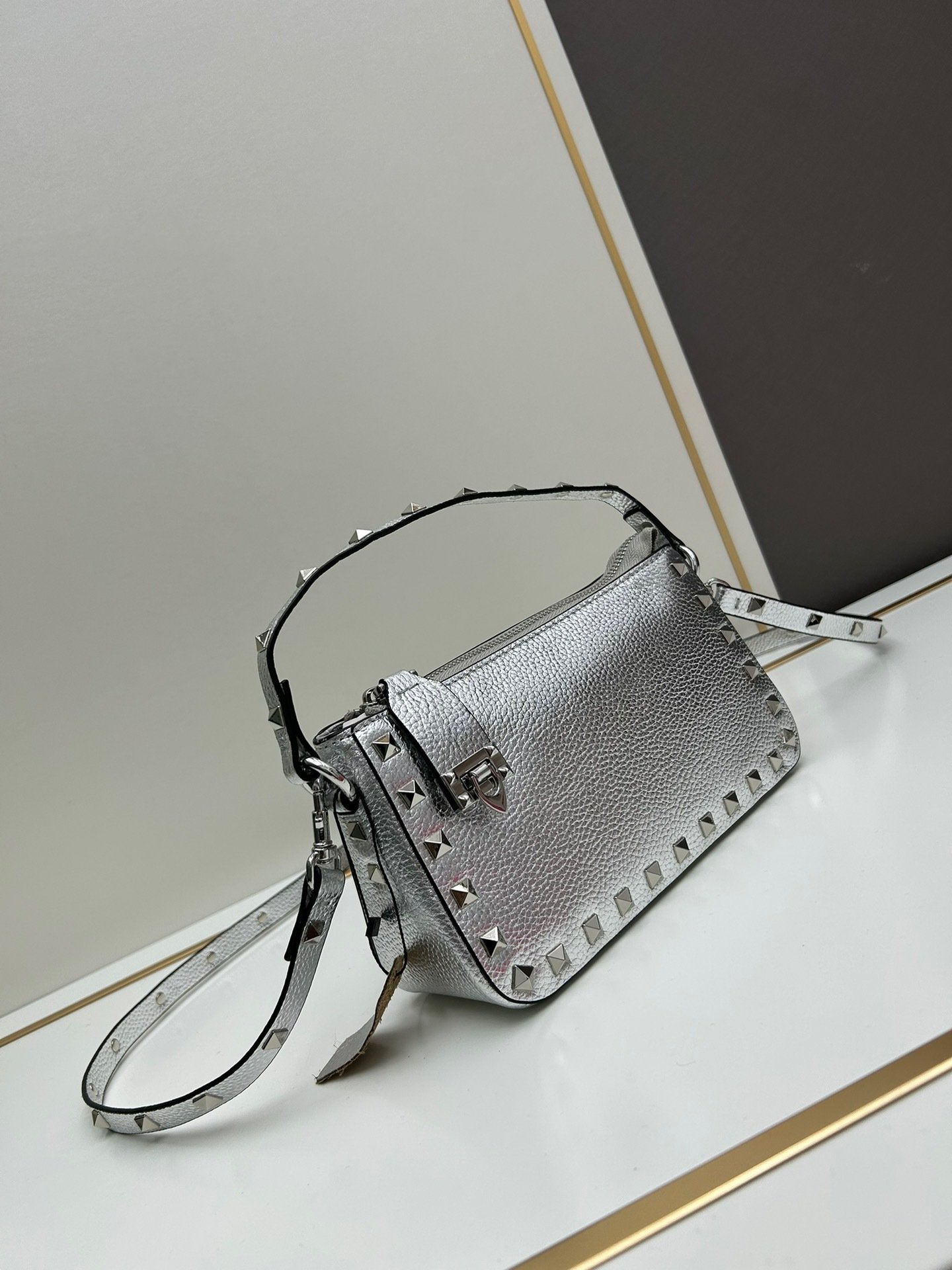 Valentino valent Garavani Rockstud Small Crossbody Bag 001380