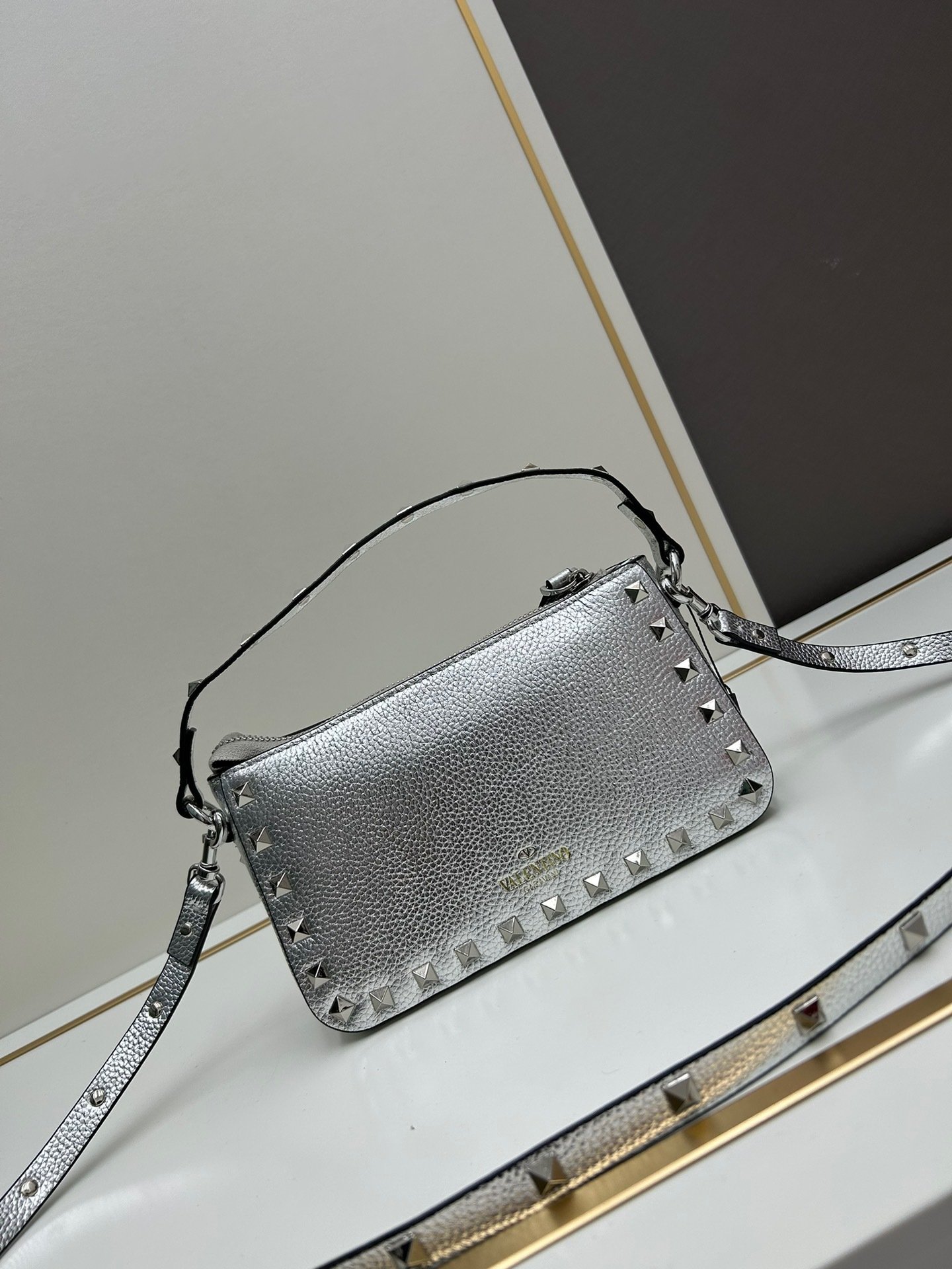 Valentino valent Garavani Rockstud Small Crossbody Bag 001380