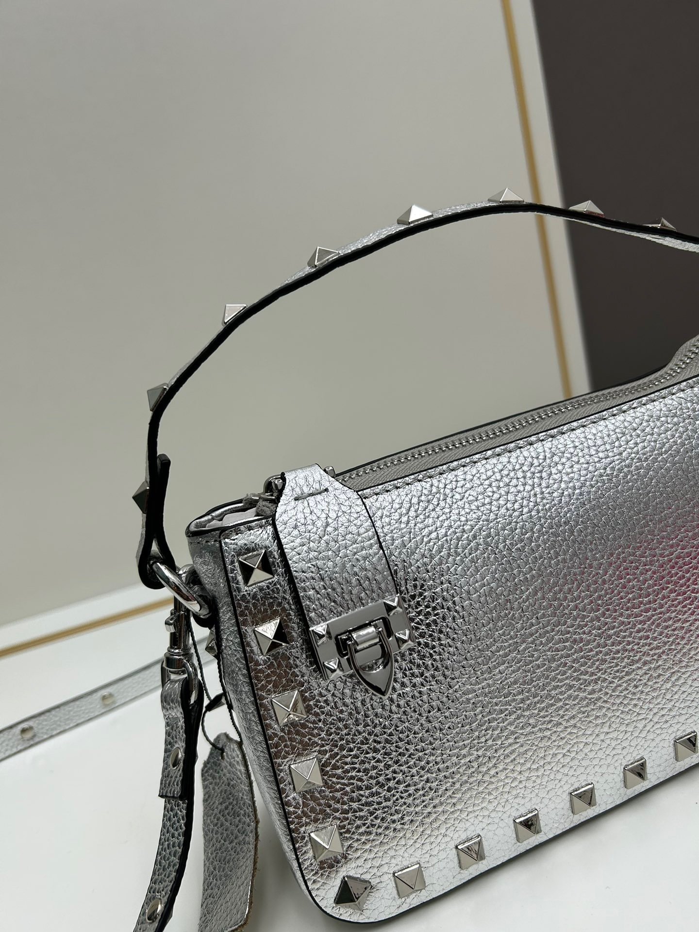 Valentino valent Garavani Rockstud Small Crossbody Bag 001380