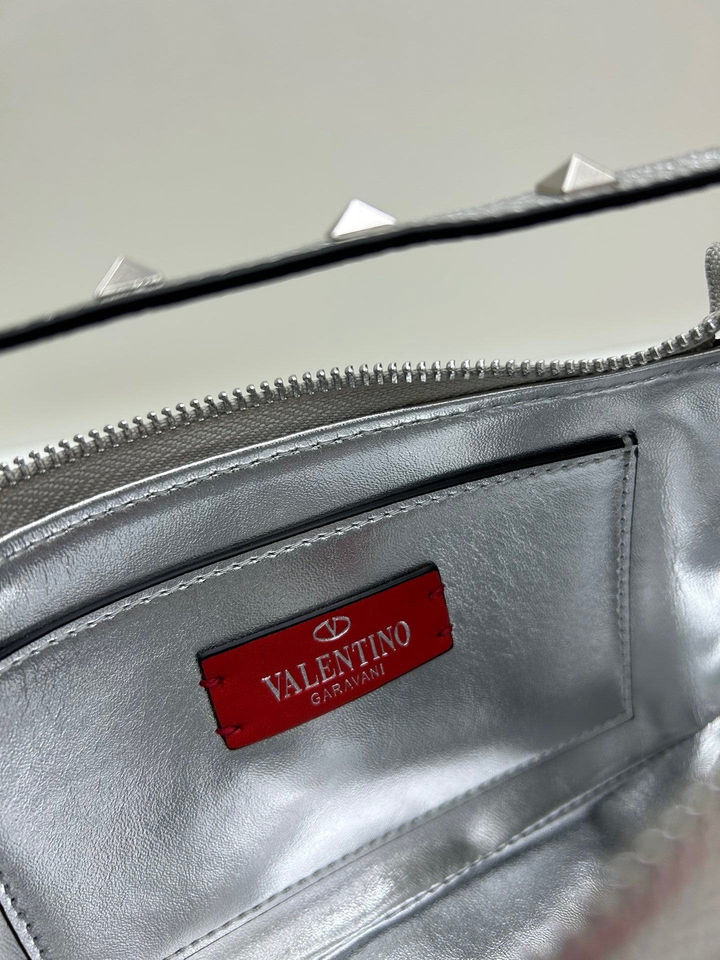 Valentino valent Garavani Rockstud Small Crossbody Bag 001380