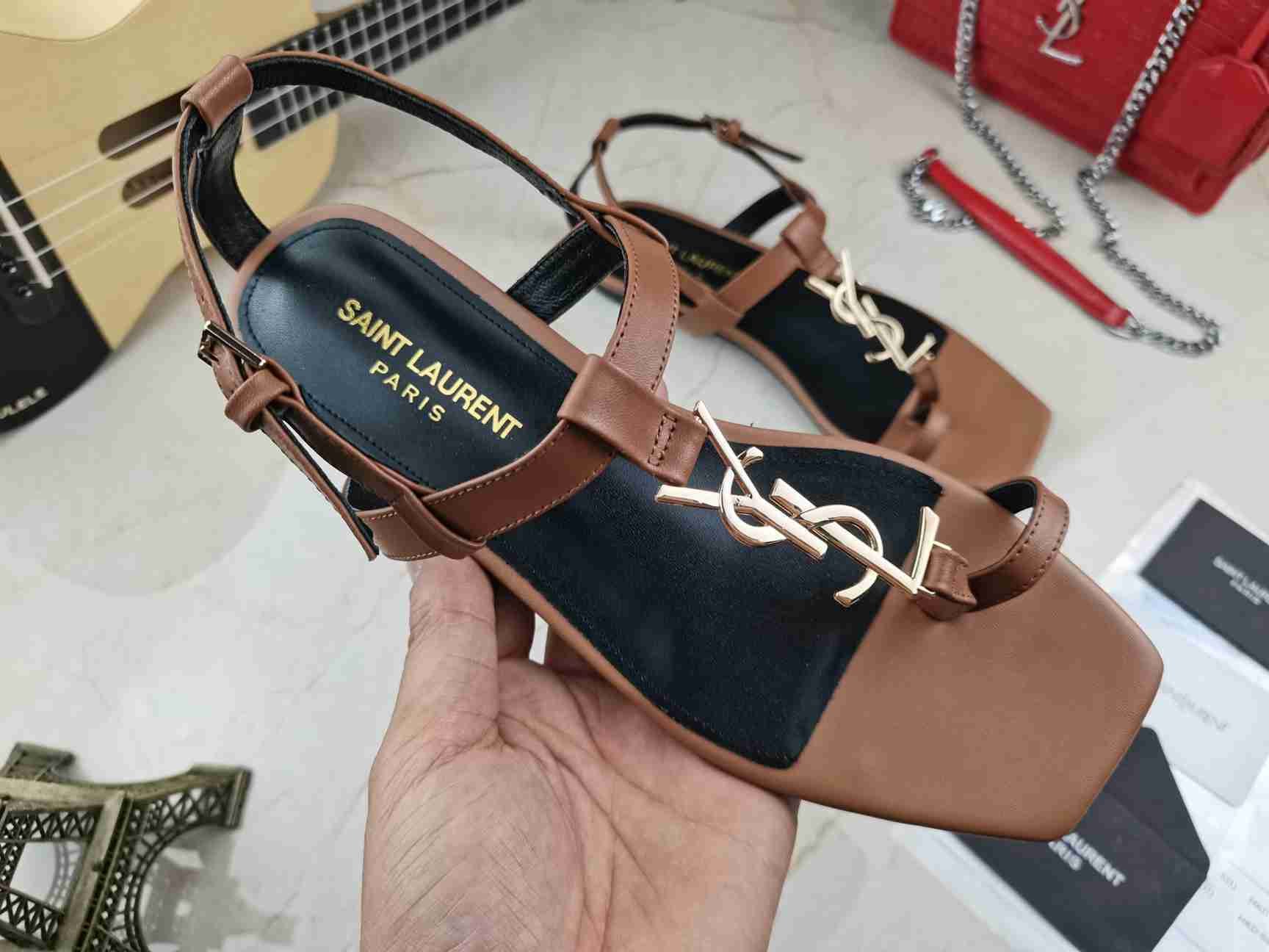 Saint Laurent Saint Laurent Sandals Gold 948240