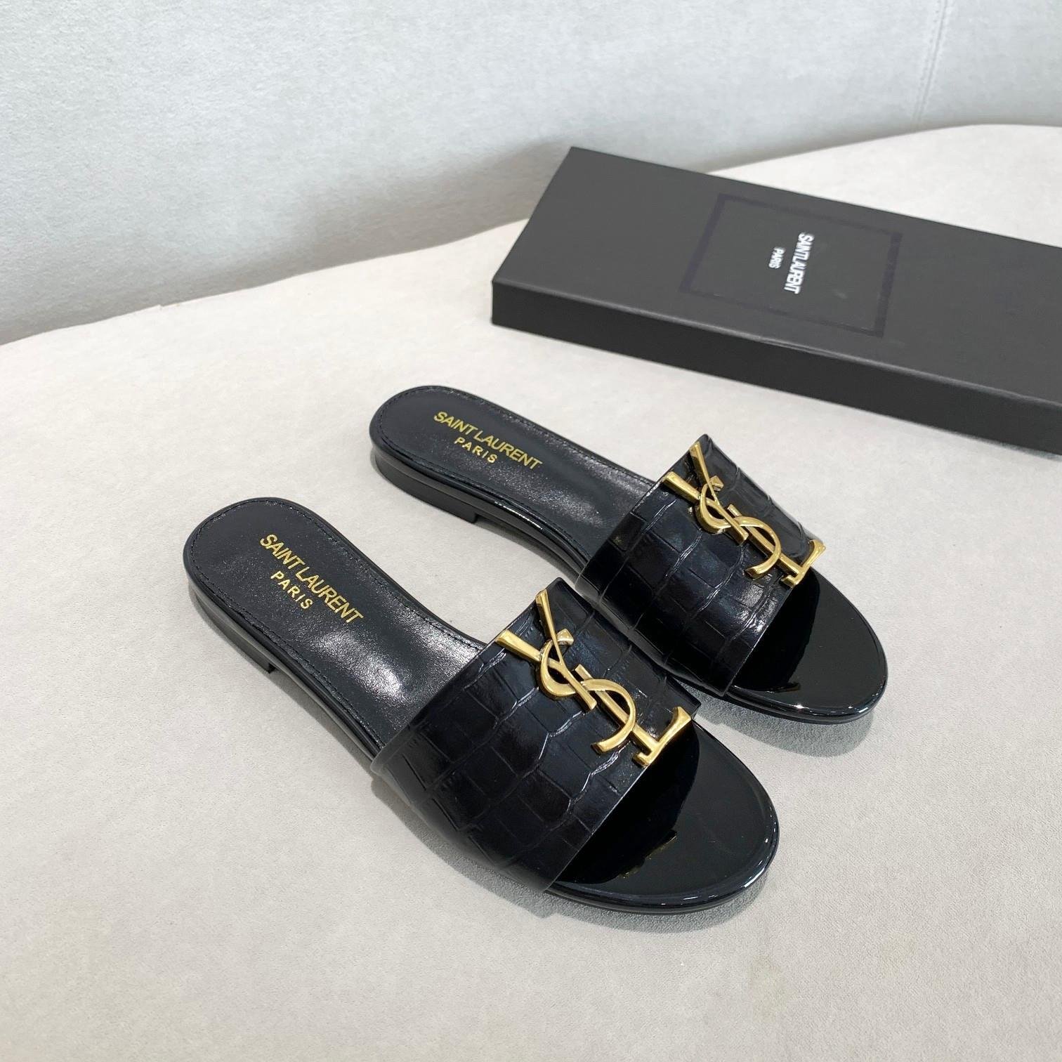 Saint Laurent Genuine leather finish Designer Sneakers 6709160