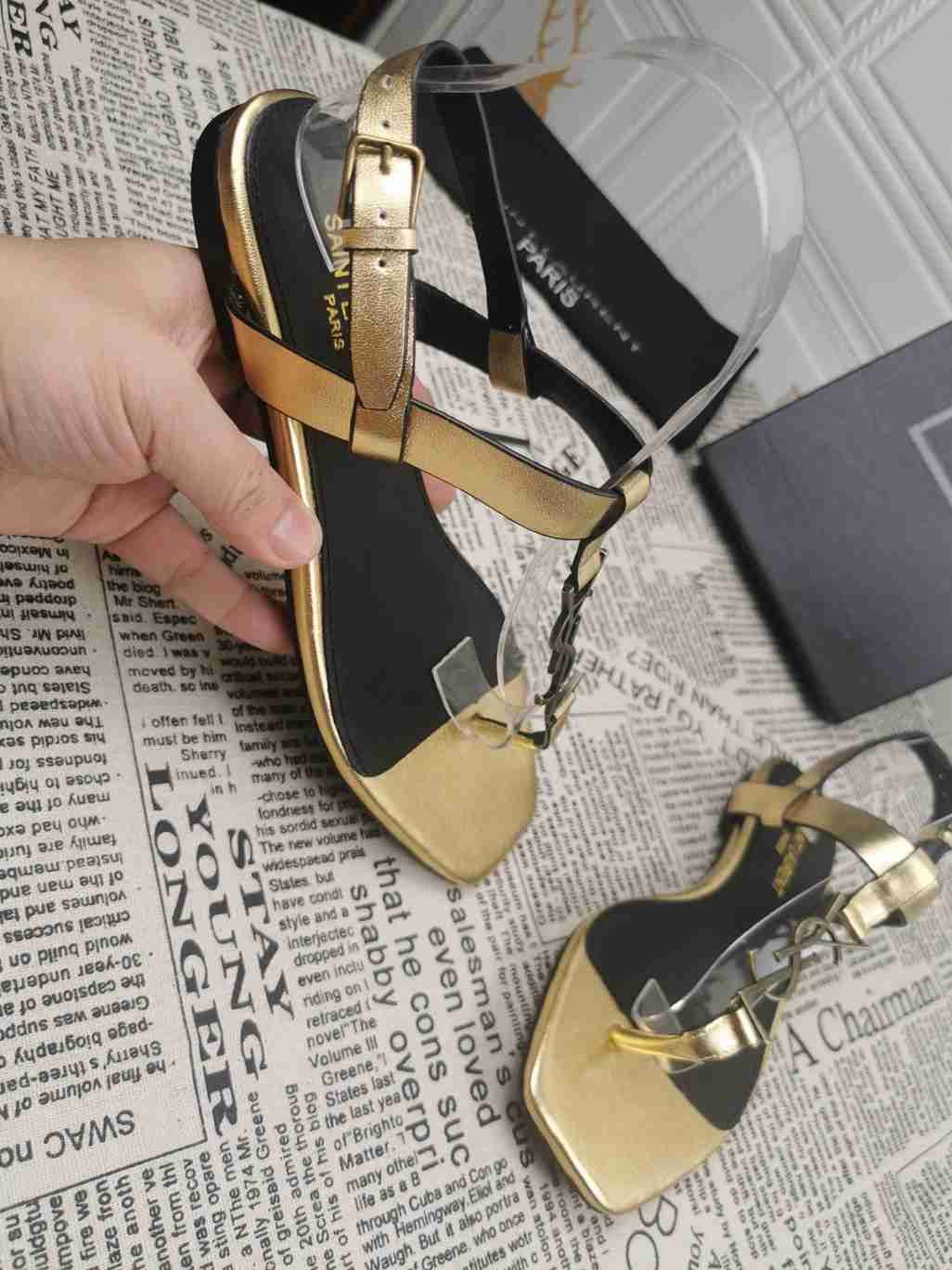 Saint Laurent Women’s CM MM Sandals 354343
