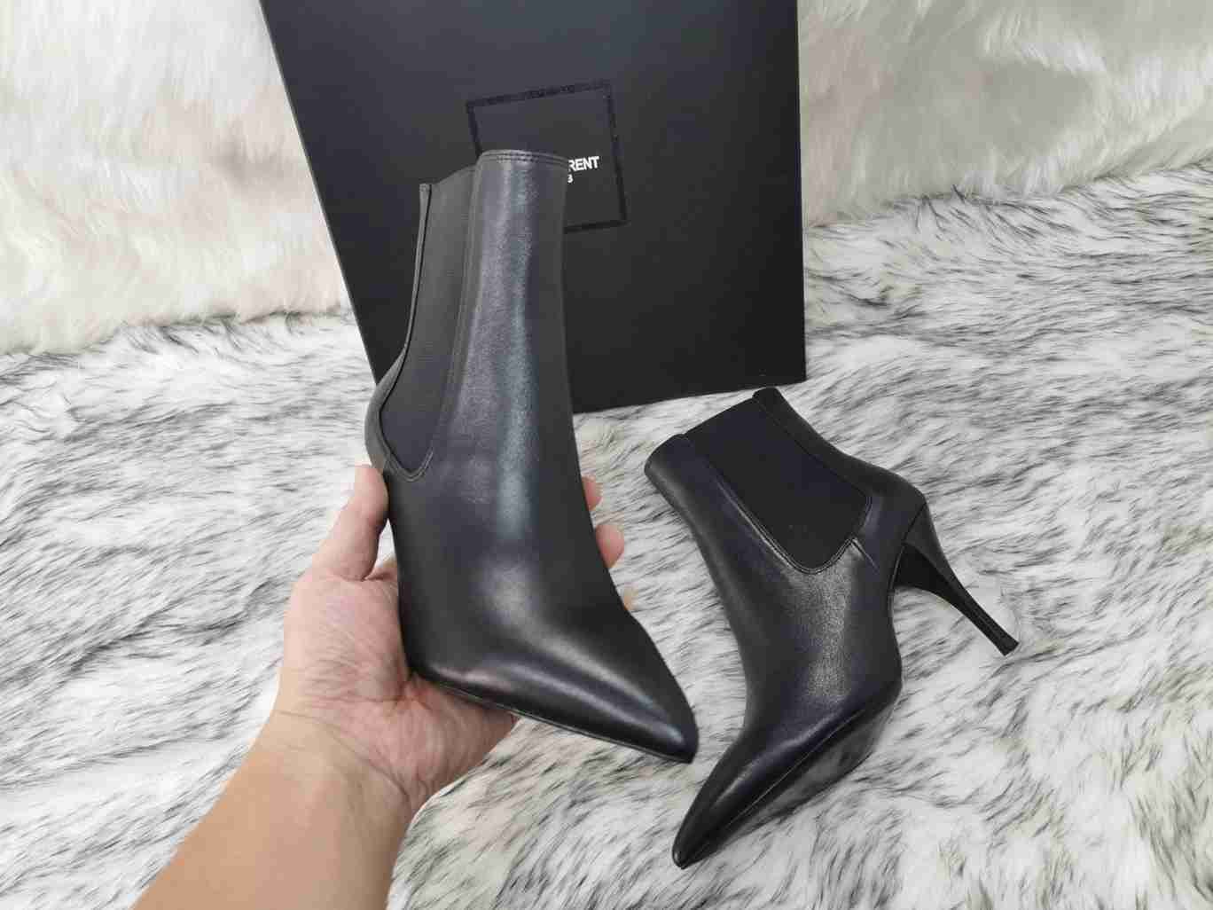 Saint Laurent Women's Leather Ankle Boots Colorway 1 6709290