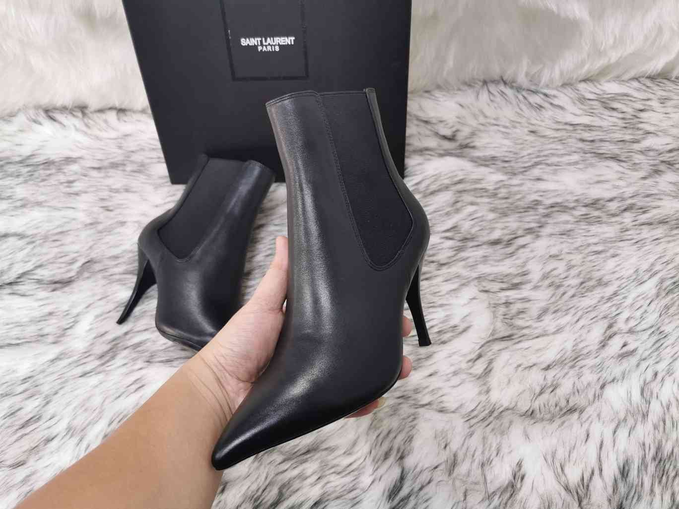 Saint Laurent Women’s Leather Ankle Boots Colorway 1 6709290