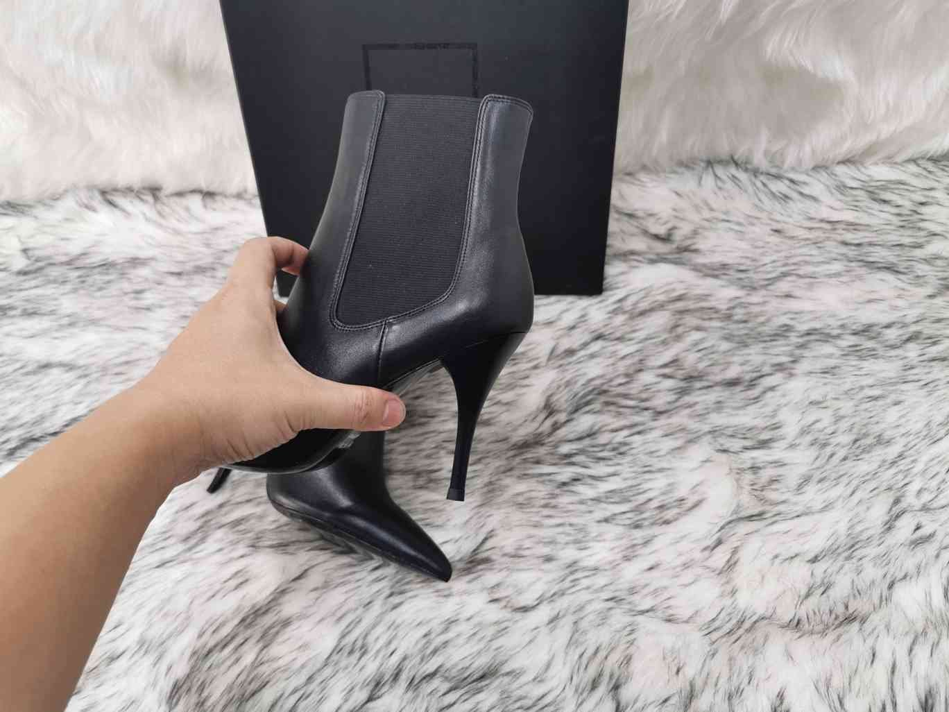 Saint Laurent Women’s Leather Ankle Boots Colorway 1 6709290