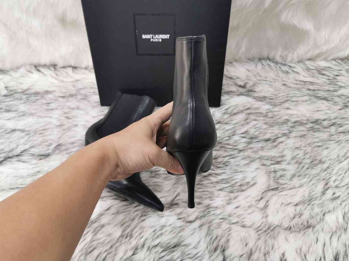 Saint Laurent Women’s Leather Ankle Boots Colorway 1 6709290