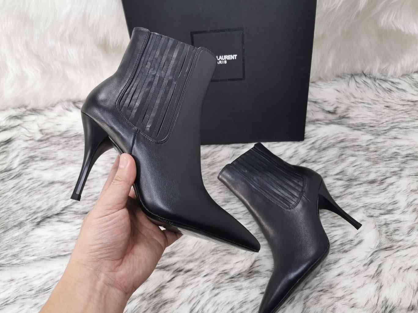 Saint Laurent Women's Leather Ankle Boots 6709290