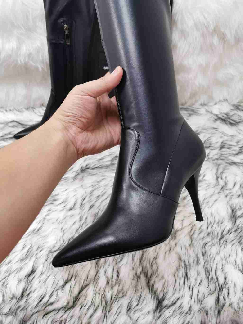 Saint Laurent Women’s Leather Ankle Boots Colorway 1 6709330