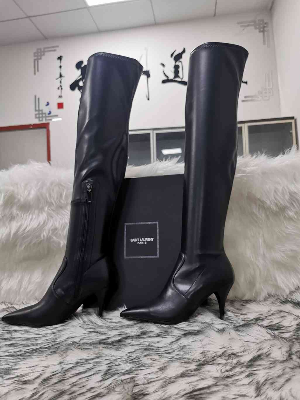 Saint Laurent Women’s Leather Ankle Boots Colorway 1 6709330
