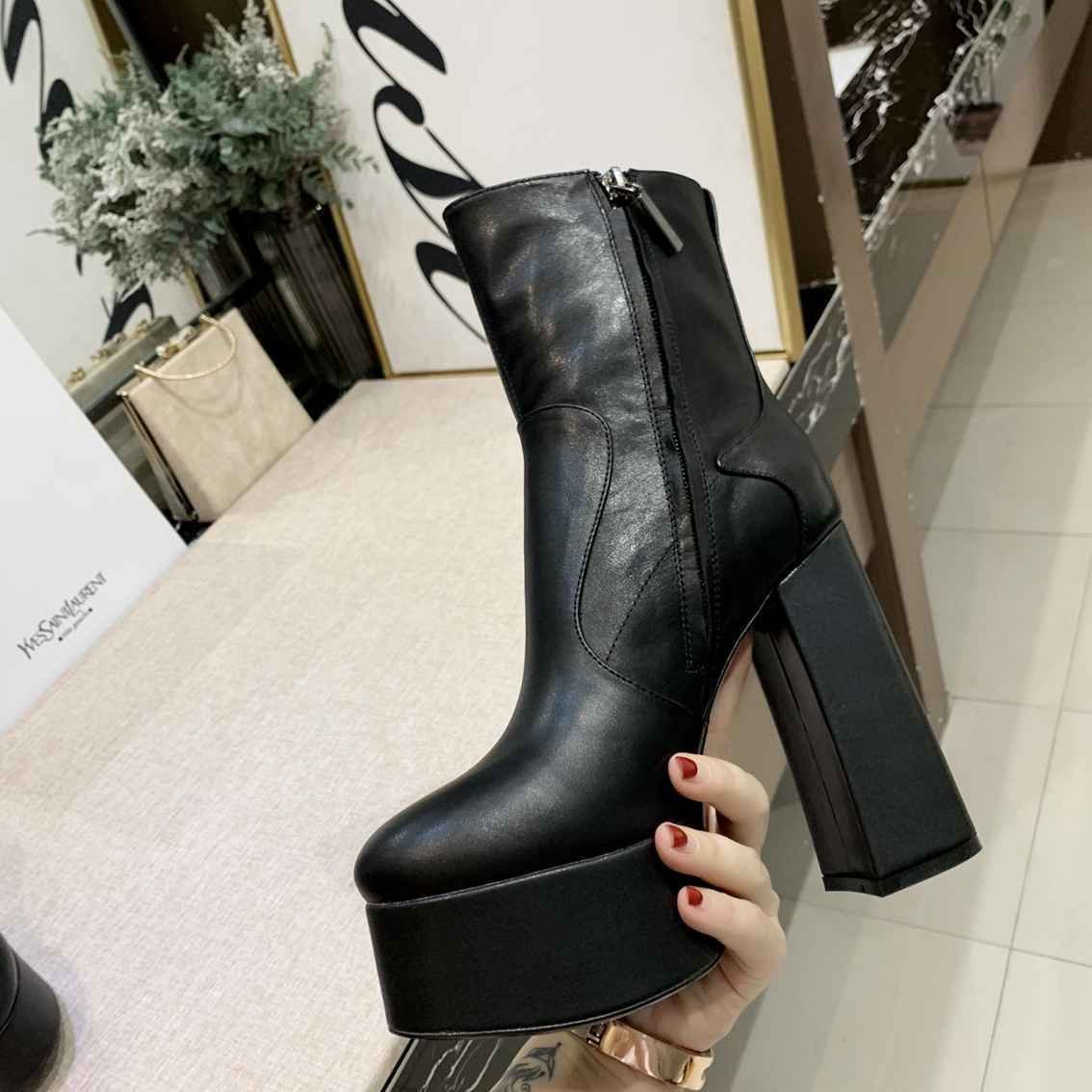 Saint Laurent cm Ankle Boots 6709370