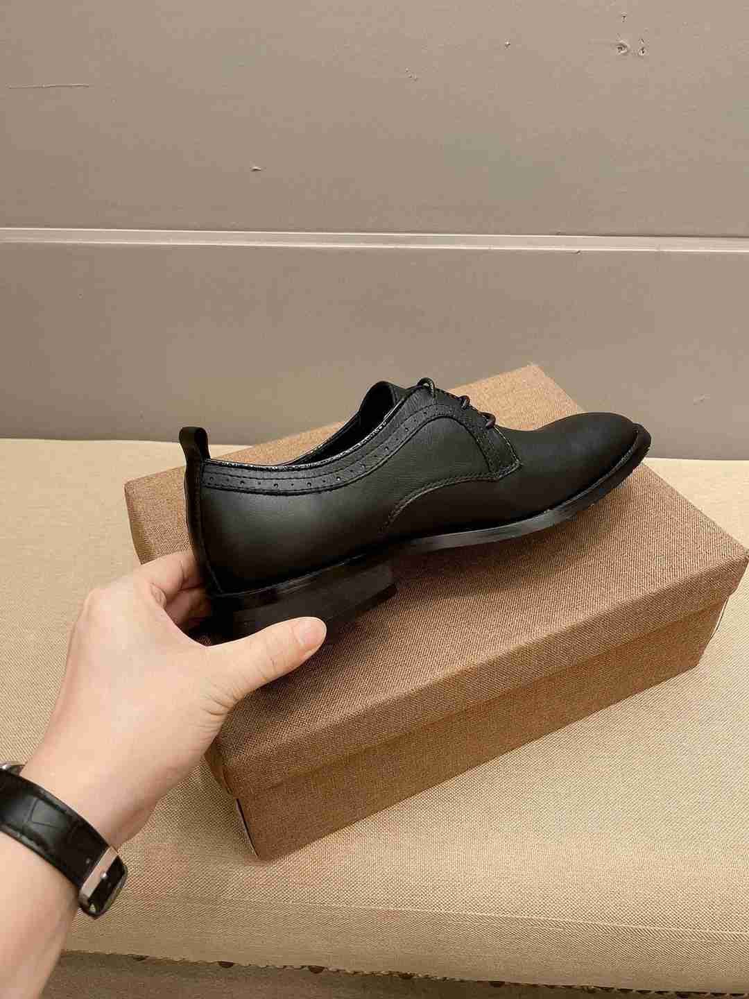 Versace Men’s Leather Dress Shoes 1617230